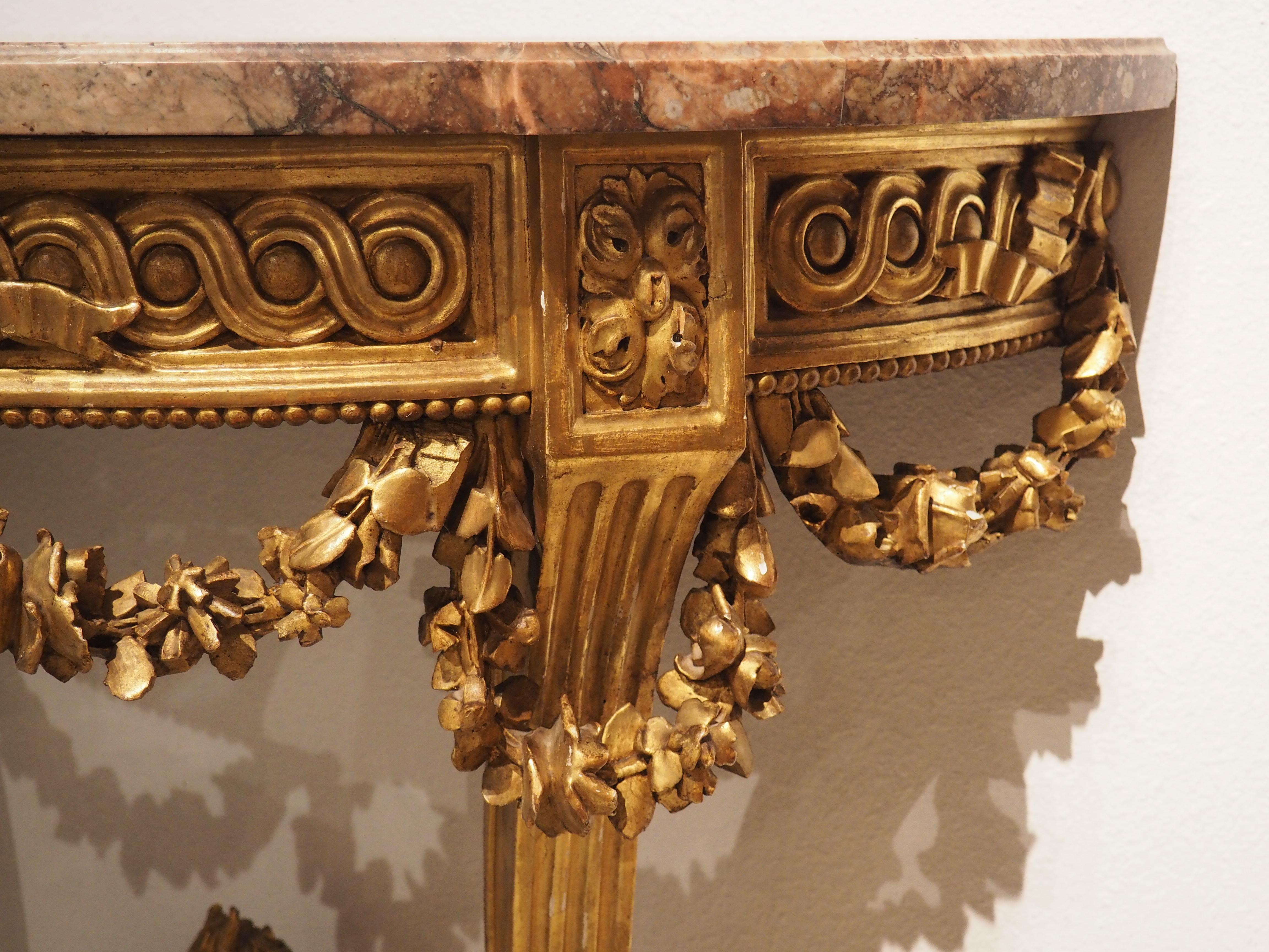 Antike Konsole aus vergoldetem Holz im Louis-XVI.-Stil mit grauer Rosenmarmorplatte, um 1860 (Abgekantet) im Angebot