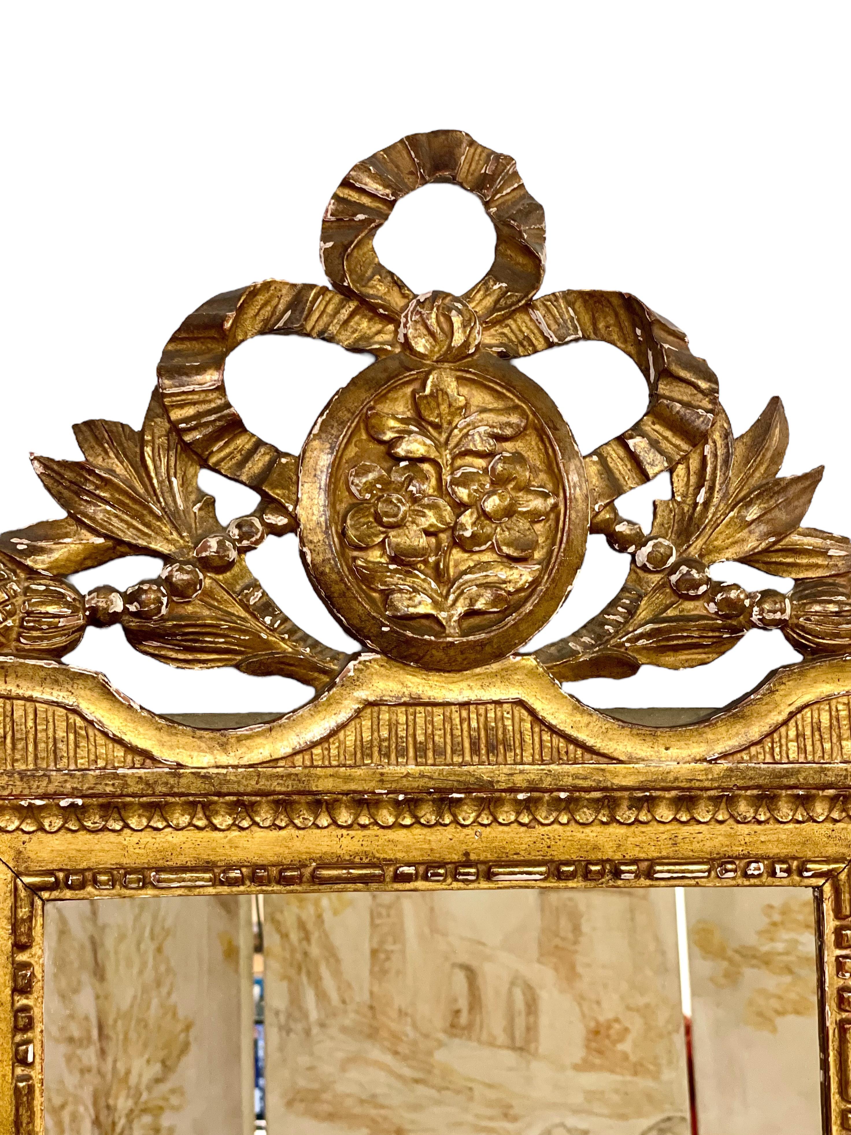 Specchio da parete in legno dorato Luigi XVI del XIX secolo in vendita 1