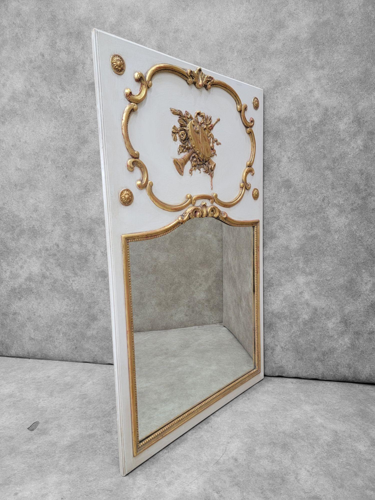 Antique Louis XVI Style Gold Gilded & White Painted French Trumeau Wall Mirror In Good Condition For Sale In Chicago, IL
