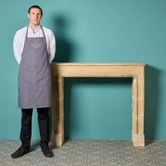 Antigua chimenea de piedra caliza estilo Luis XVI