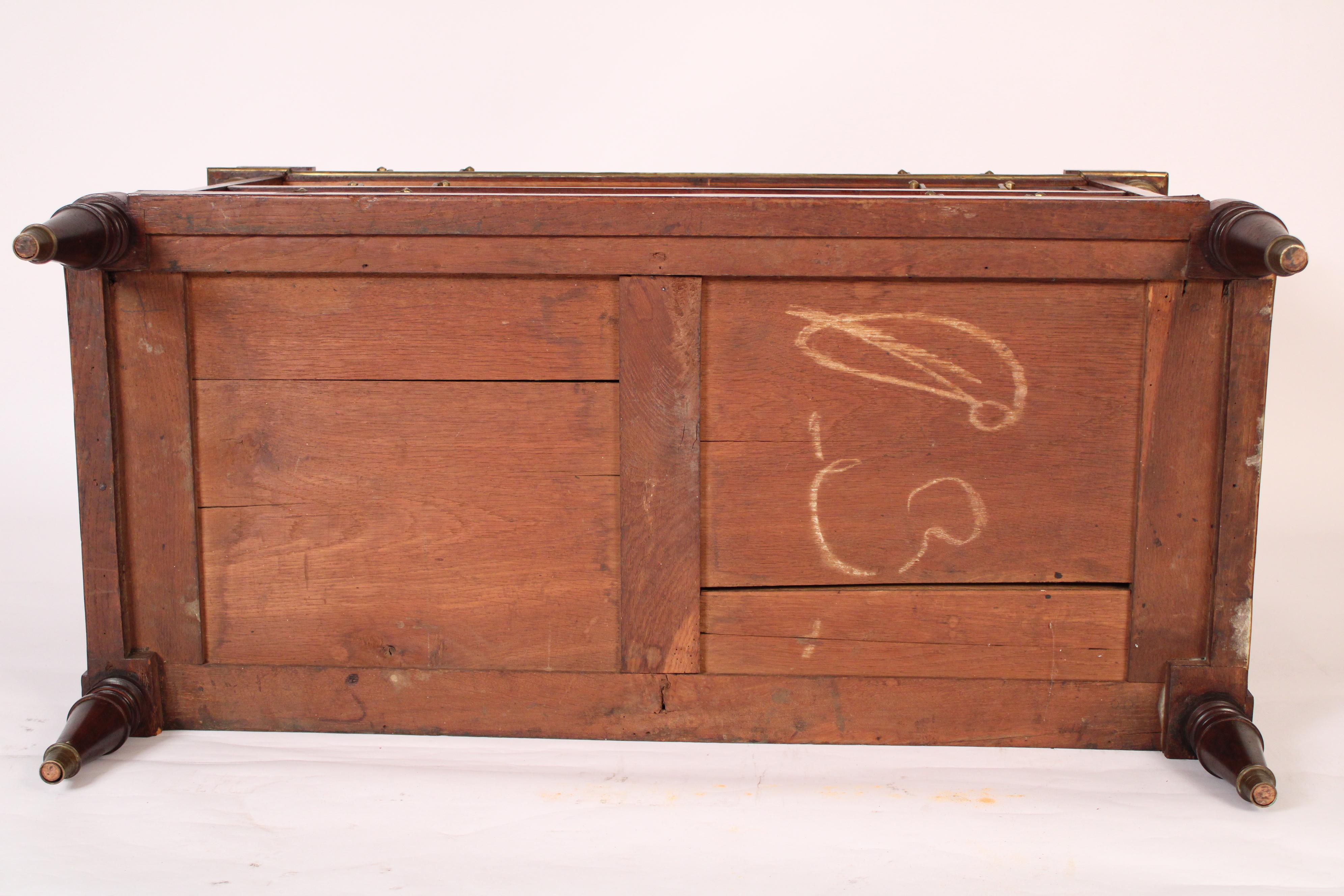 Antike Mahagoni-Kommode im Louis-XVI-Stil mit Schubladen im Angebot 8