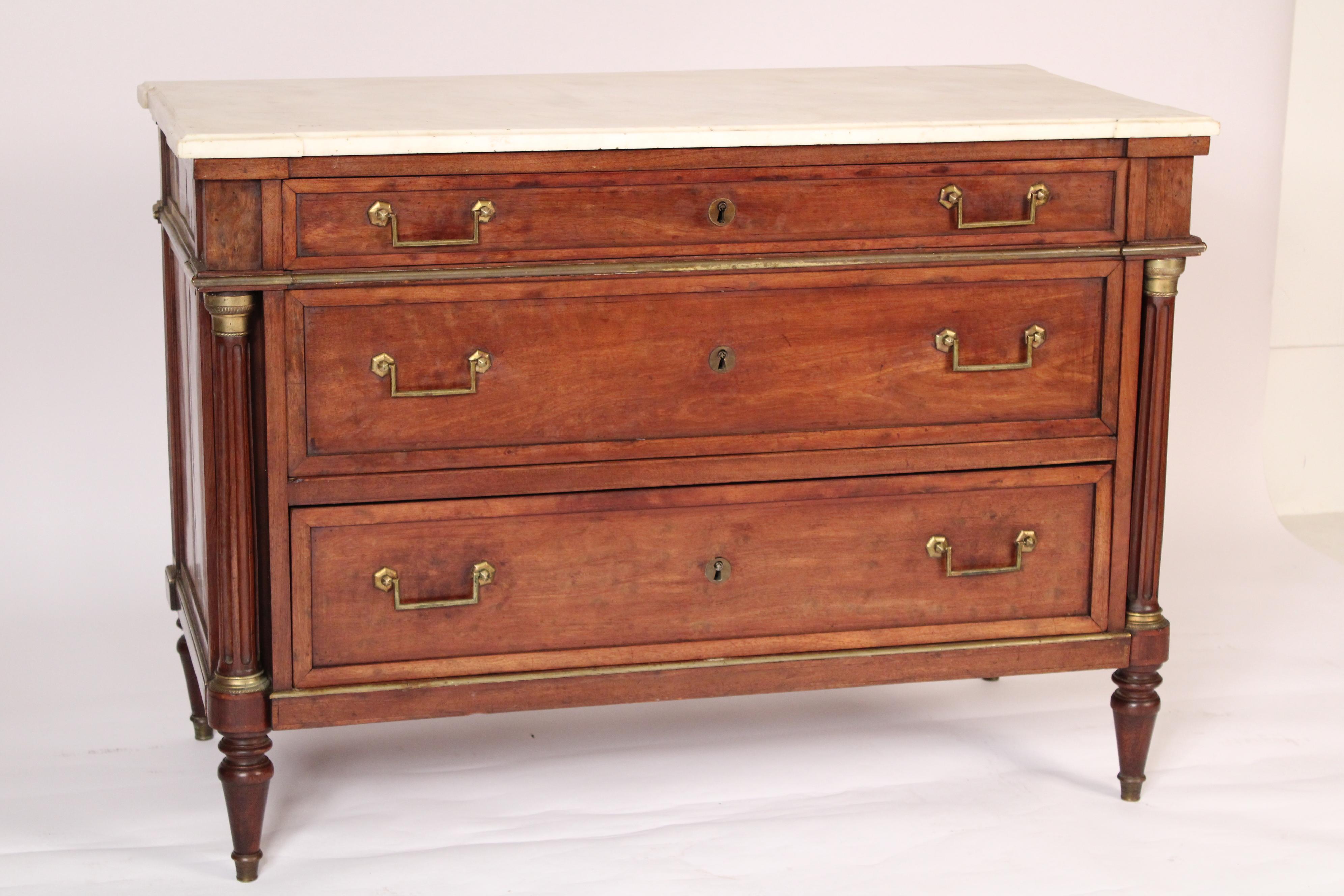 Antique Louis XVI Style Mahogany Chest Of Drawers In Good Condition For Sale In Laguna Beach, CA