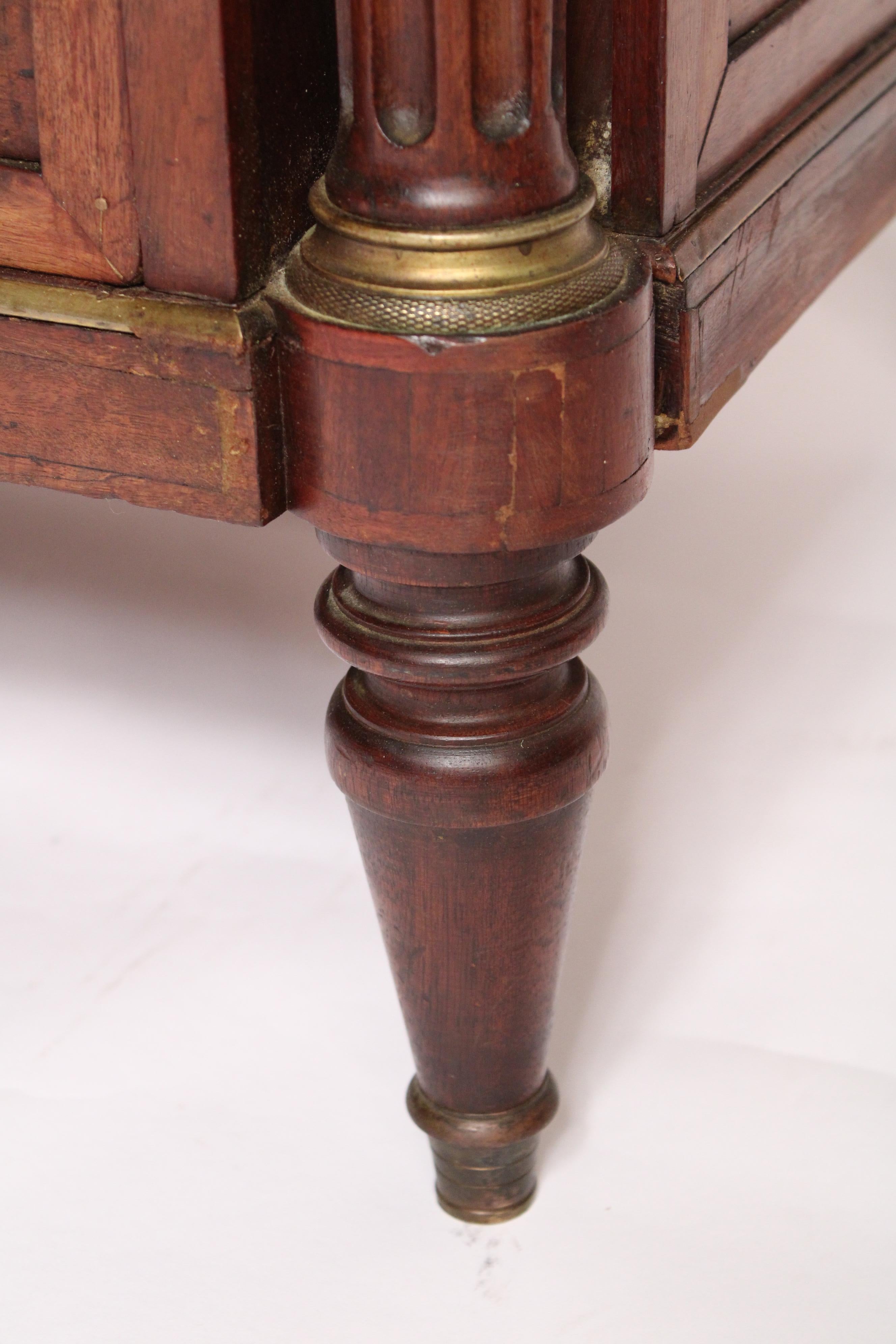 Antike Mahagoni-Kommode im Louis-XVI-Stil mit Schubladen im Angebot 3