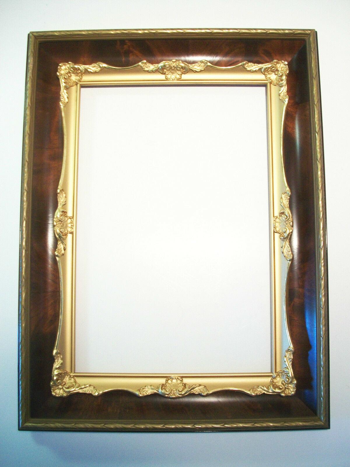 Antique Louis XVI Style Gilt Picture Frame, Early 20th Century In Good Condition In Chatham, ON