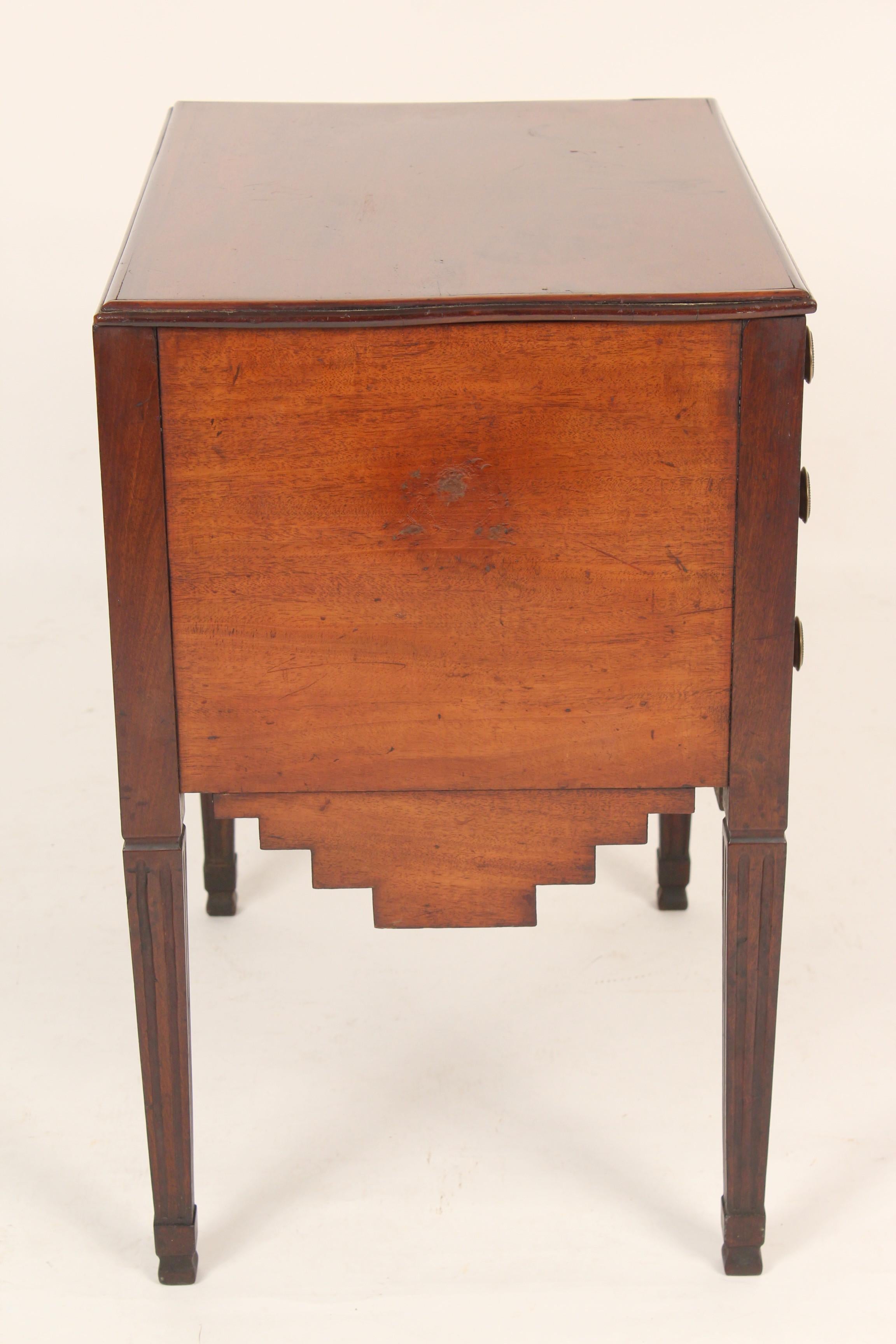 Antique Louis XVI Style Mahogany Occasional Commode In Good Condition In Laguna Beach, CA