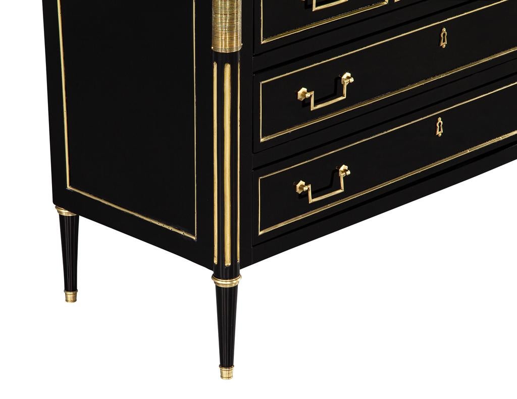 Commode ancienne de style Louis XVI à dessus en marbre noir 4