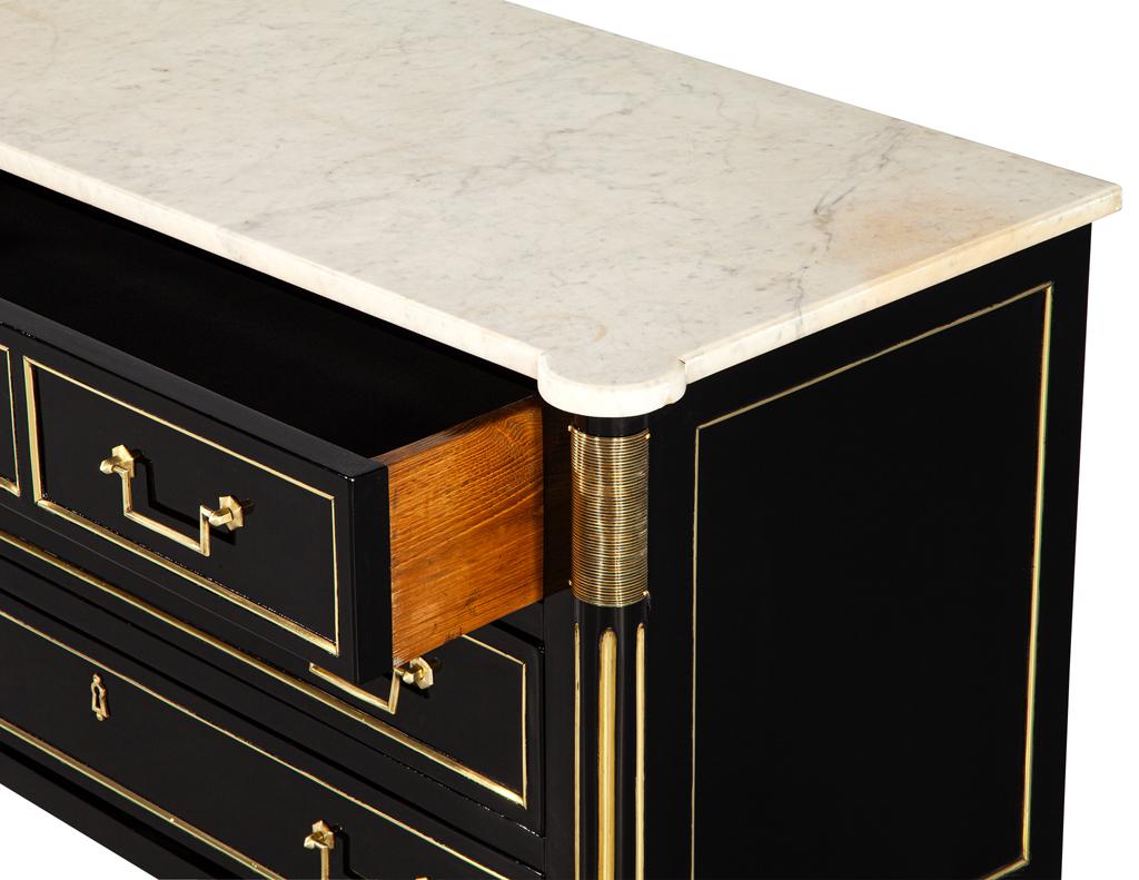 Commode ancienne de style Louis XVI à dessus en marbre noir 8