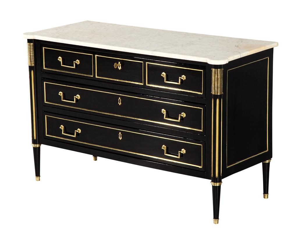 Commode ancienne de style Louis XVI à dessus en marbre noir 9