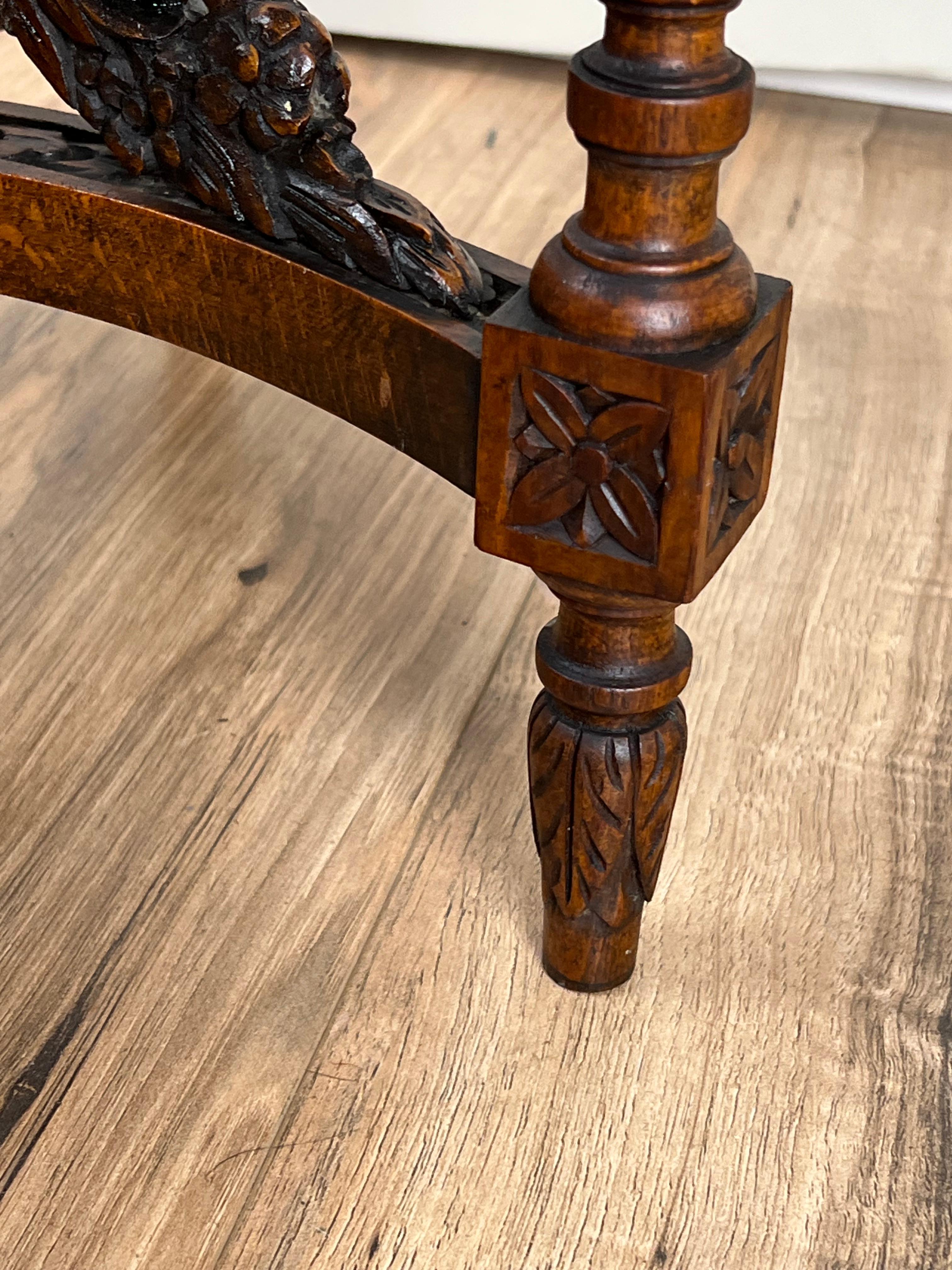 Antique Louis XVI Style Marble Top Side Table Carved in Belgium c. Late 19th C (Handgeschnitzt) im Angebot