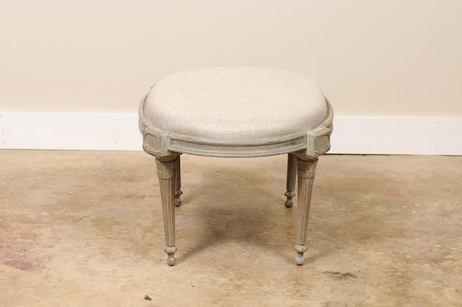 Antique Louis XVI Style Oval Painted Stool or Ottoman Hecho a mano en venta