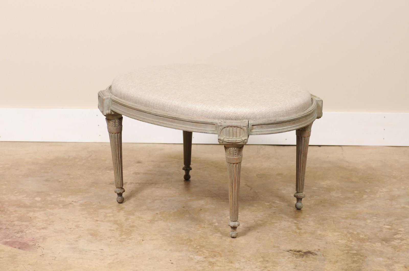 Antique Louis XVI Style Oval Painted Stool or Ottoman en Desgastado estado para la venta en Atlanta, GA