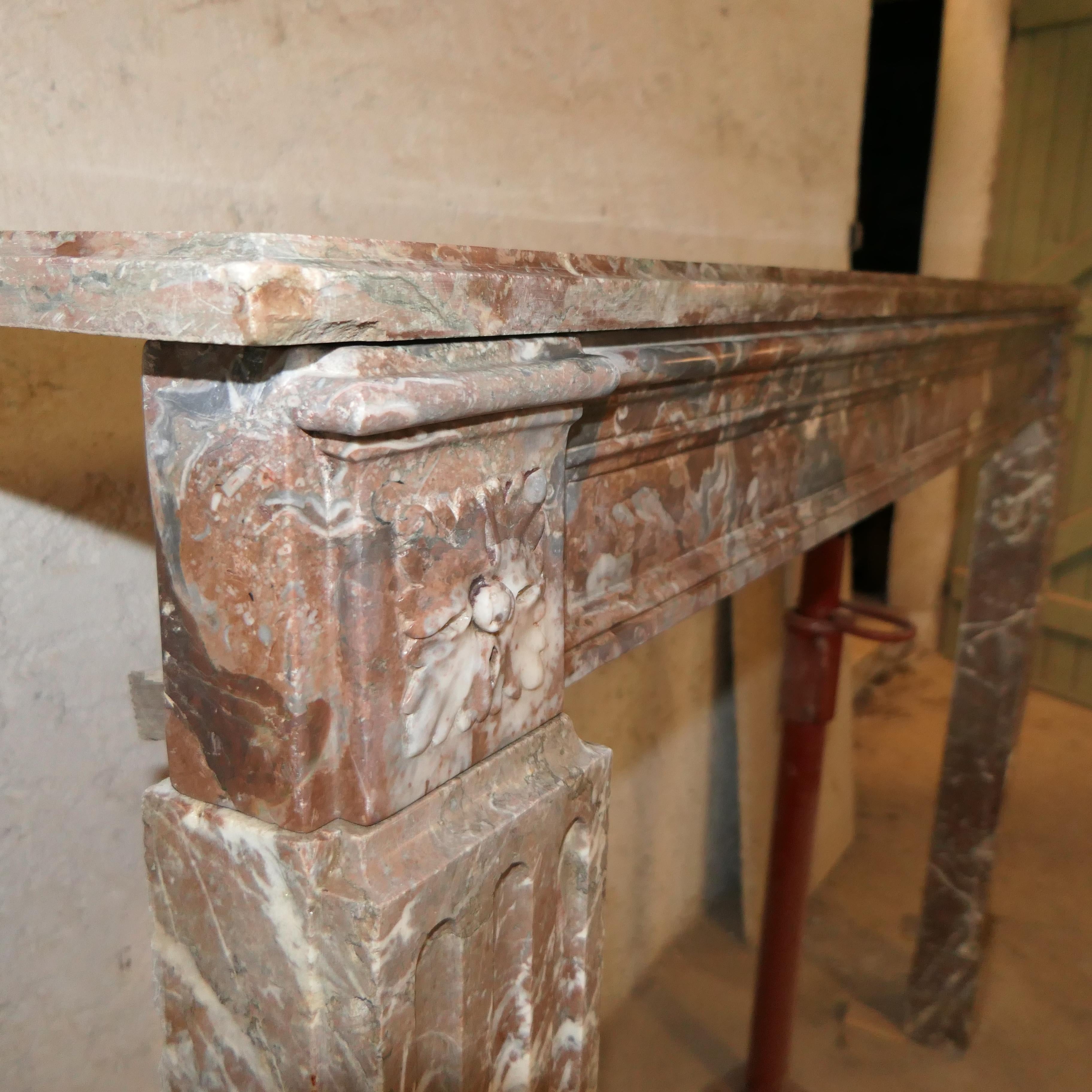 Antico camino in marmo rosso in stile Luigi XVI in vendita 2