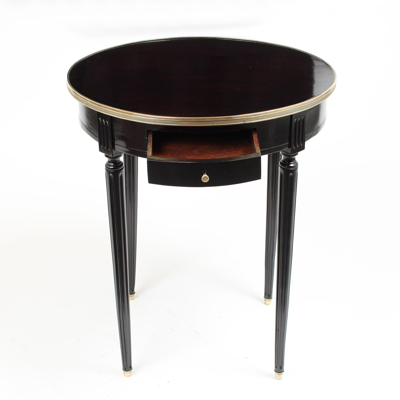 Antique Louis XVI Style Round Ebonized Side Table (Französisch)