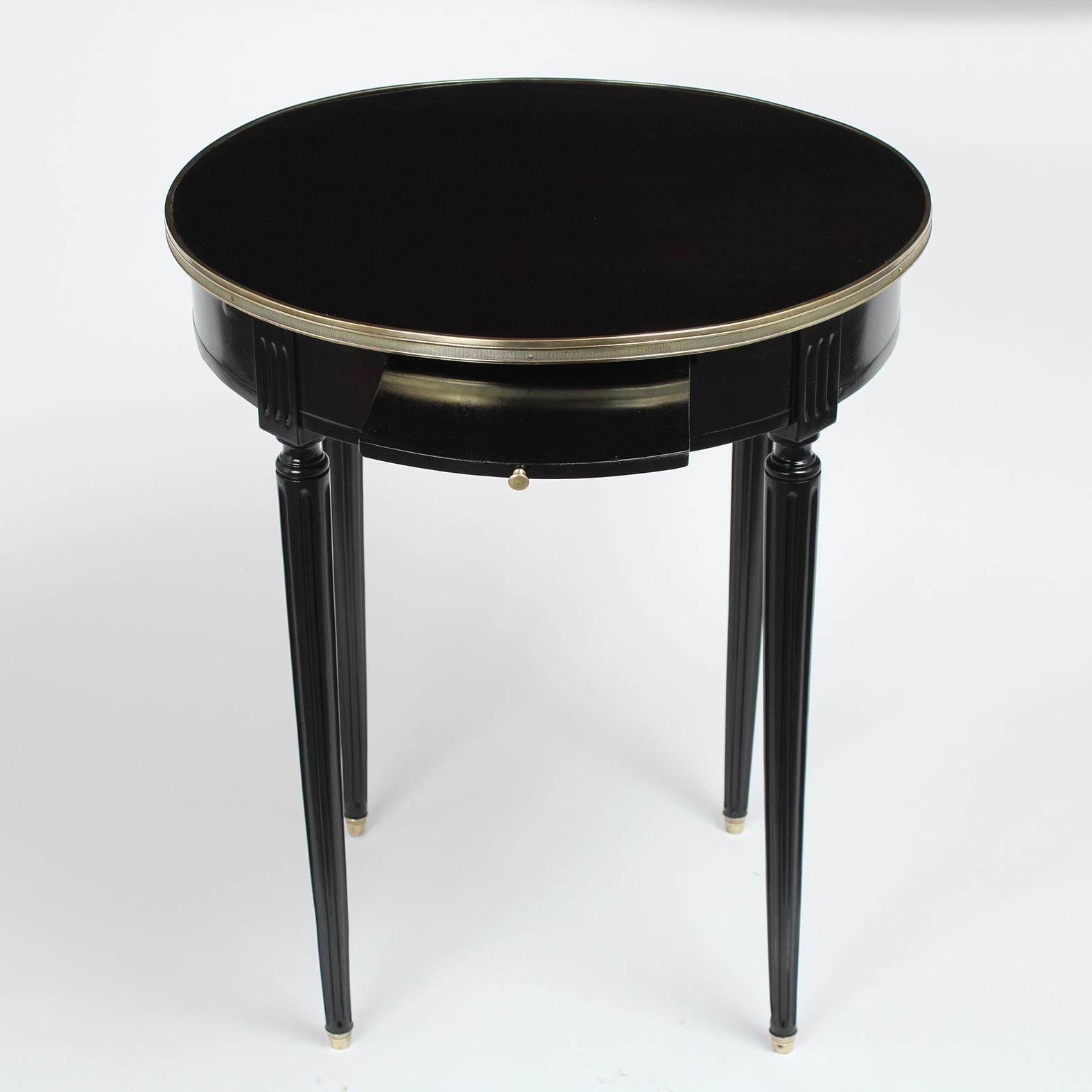 Antique Louis XVI Style Round Ebonized Side Table (Frühes 20. Jahrhundert)