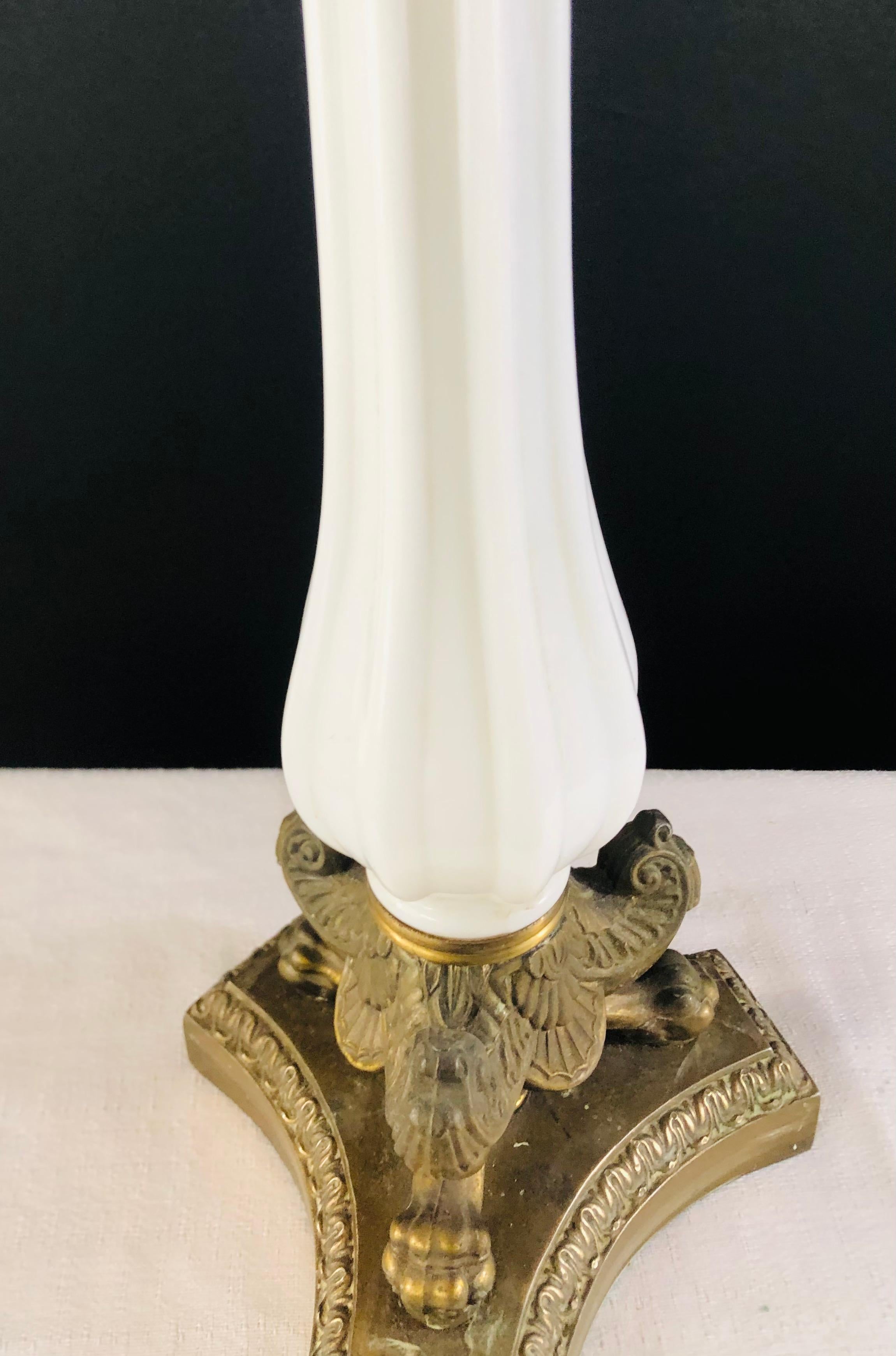 Antique Louis XVI Style White Opaline Glass and Bronze Table Lamp For Sale 4