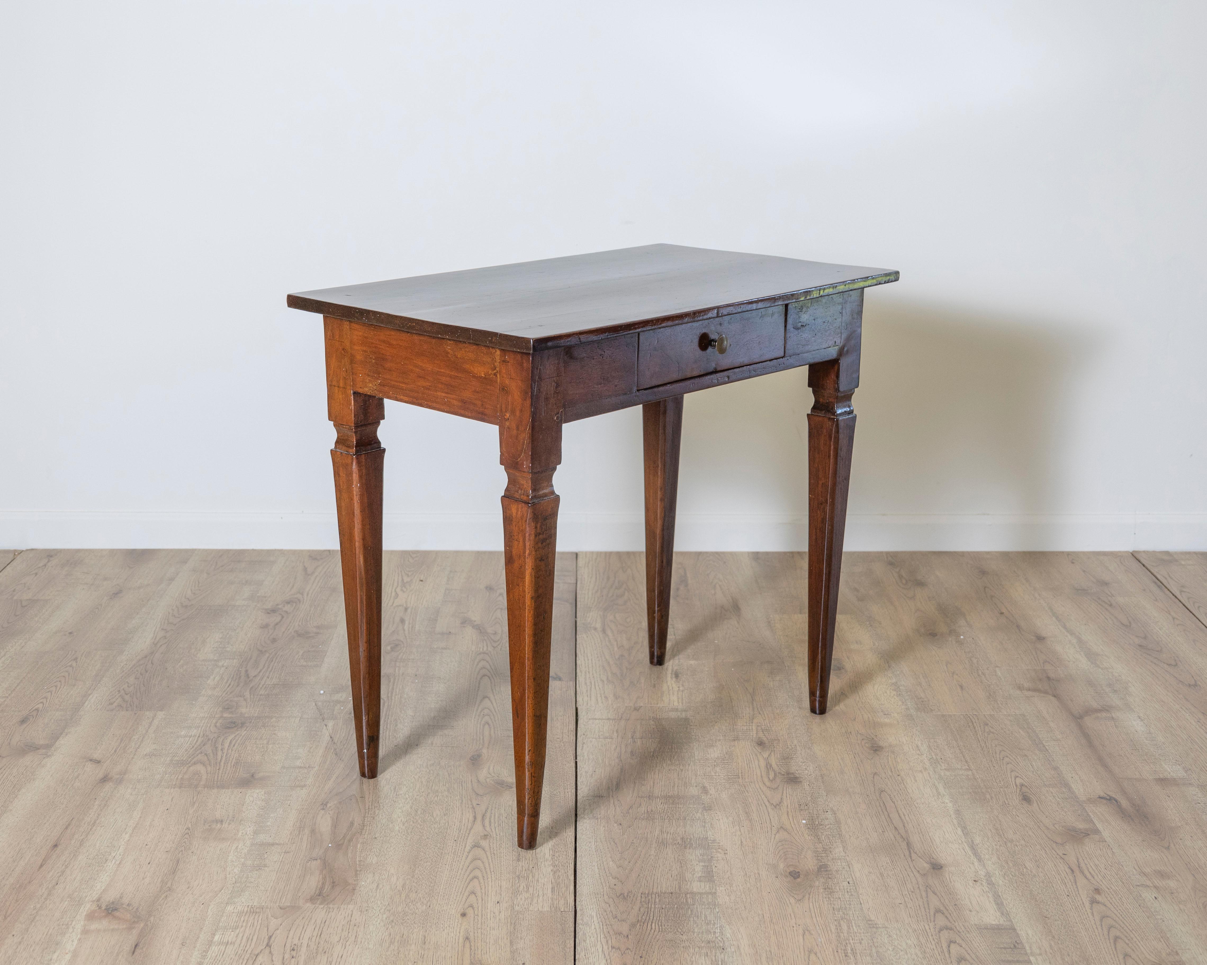 Antiker Louis XVI Tisch Schreibtisch in Nussbaum - Italien 19. im Zustand „Gut“ im Angebot in Atlanta, GA