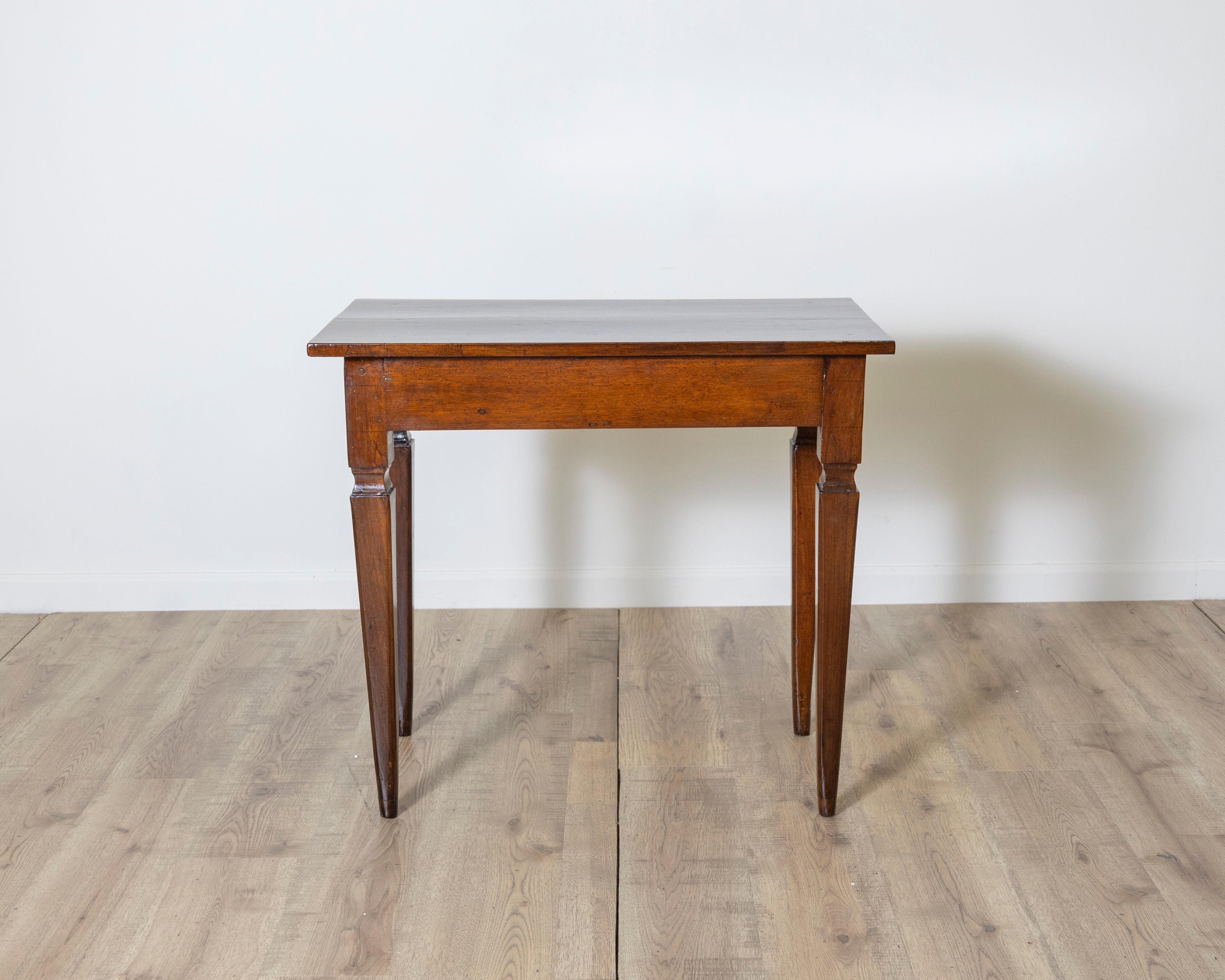 Antiker Louis XVI Tisch Schreibtisch in Nussbaum - Italien 19. (Walnuss) im Angebot