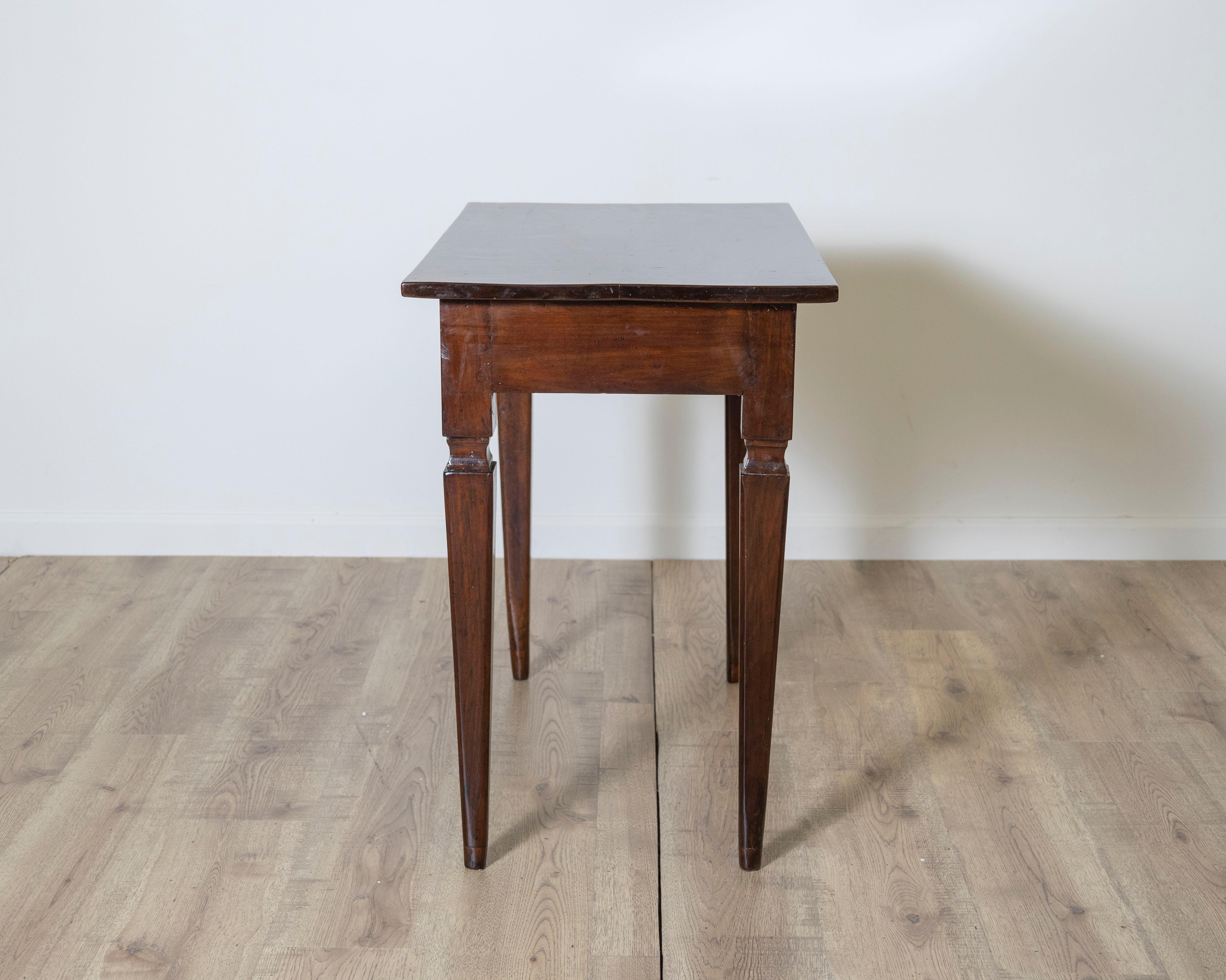 Antiker Louis XVI Tisch Schreibtisch in Nussbaum - Italien 19. im Angebot 1
