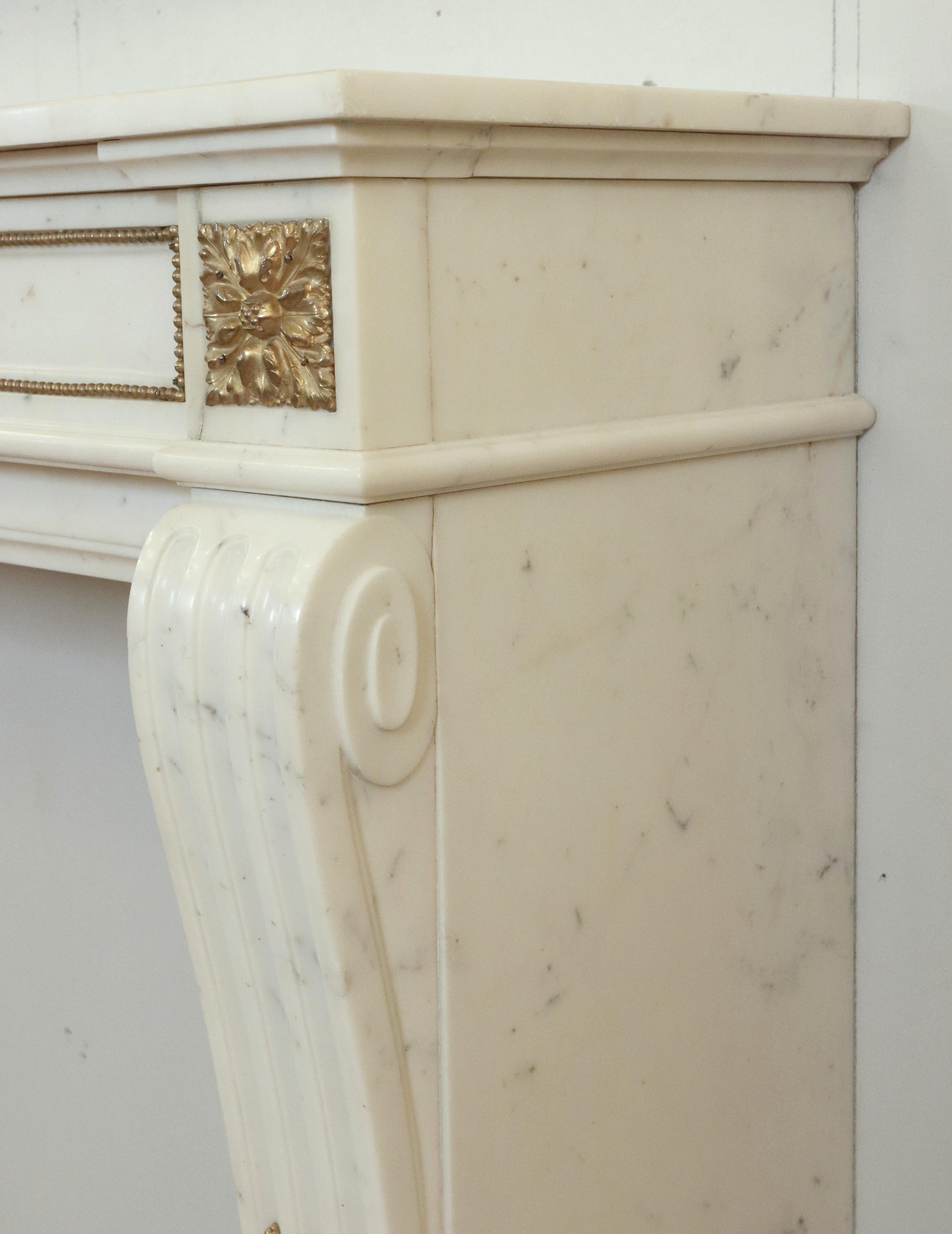 Antique Louis XVI White Marble Mantel Gilded Bronze Ormulu For Sale 5