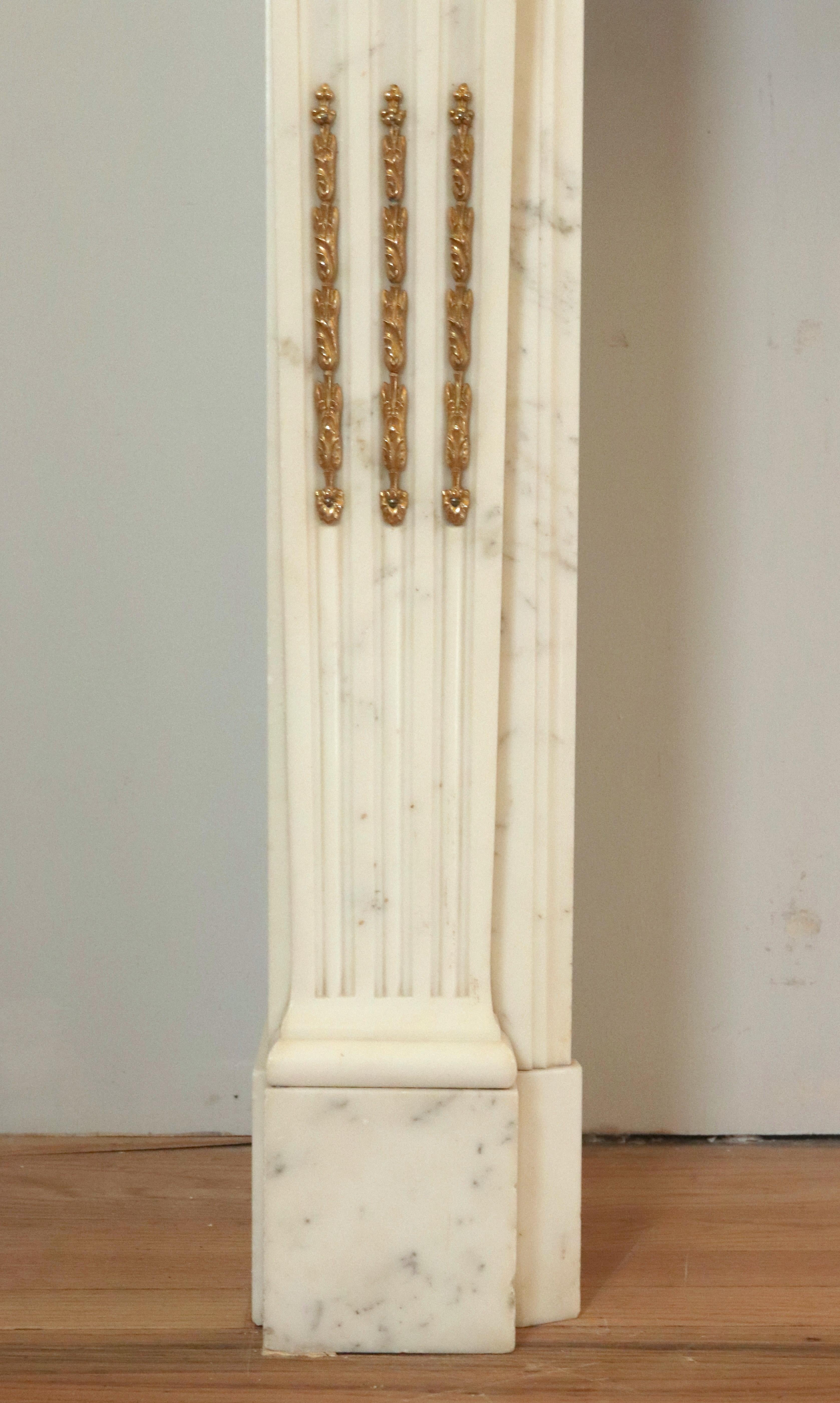 Antique Louis XVI White Marble Mantel Gilded Bronze Ormulu For Sale 7