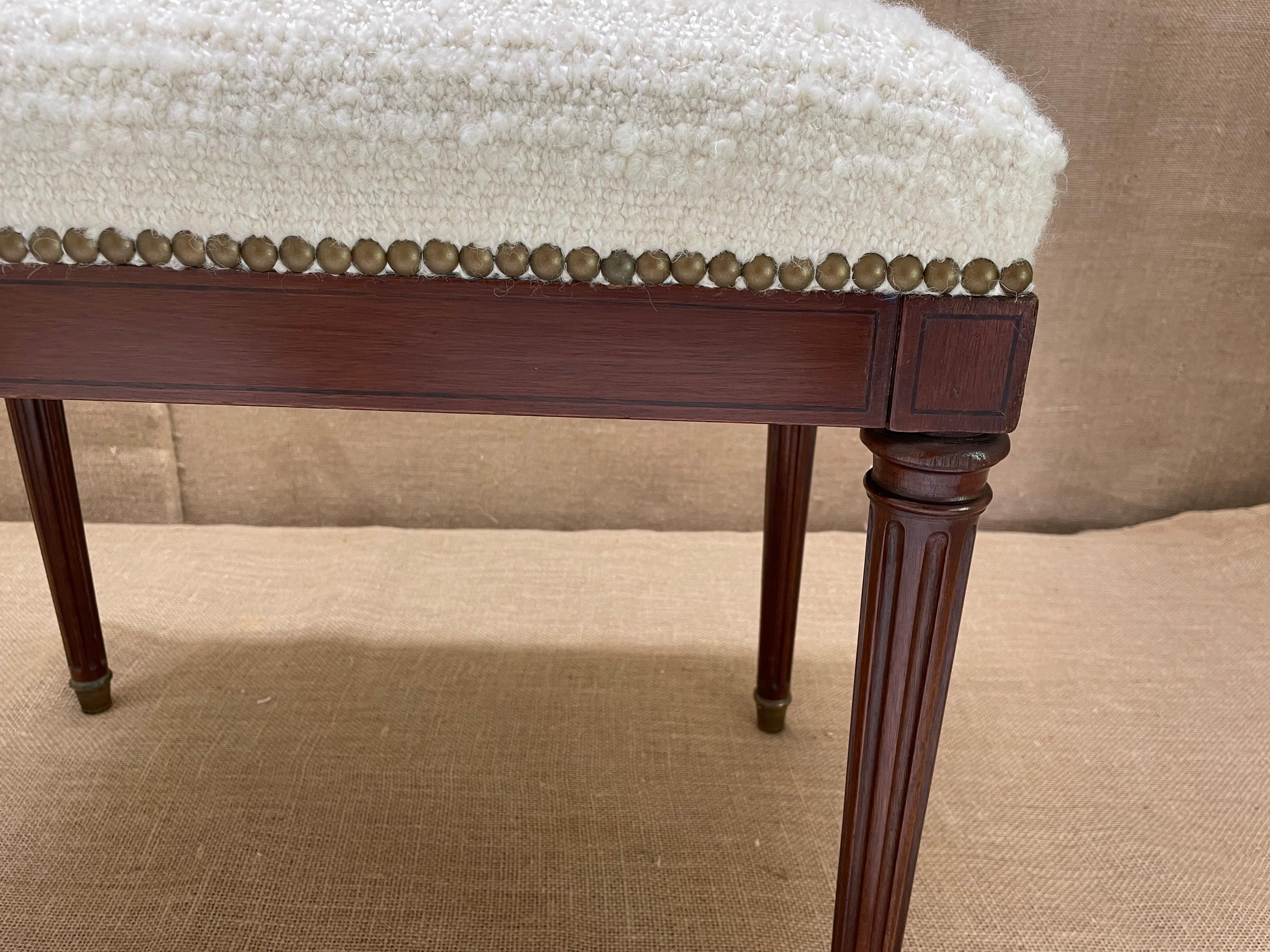 Tabouret Louis XVI ancien en bois Bon état à Doylestown, PA