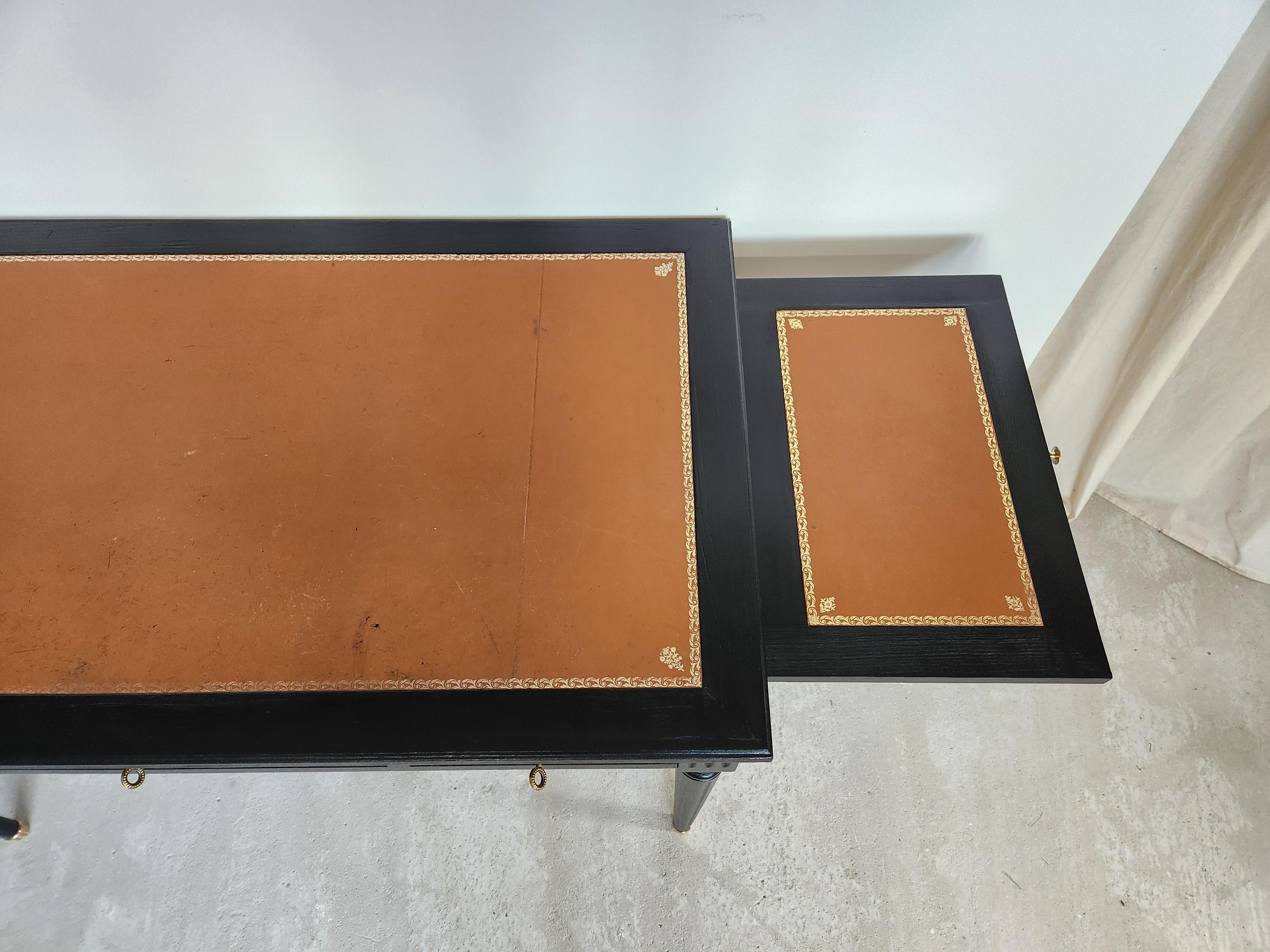 Antico scrittoio Luigi XVI, pelle cognac, bronzo e ottone in vendita 8