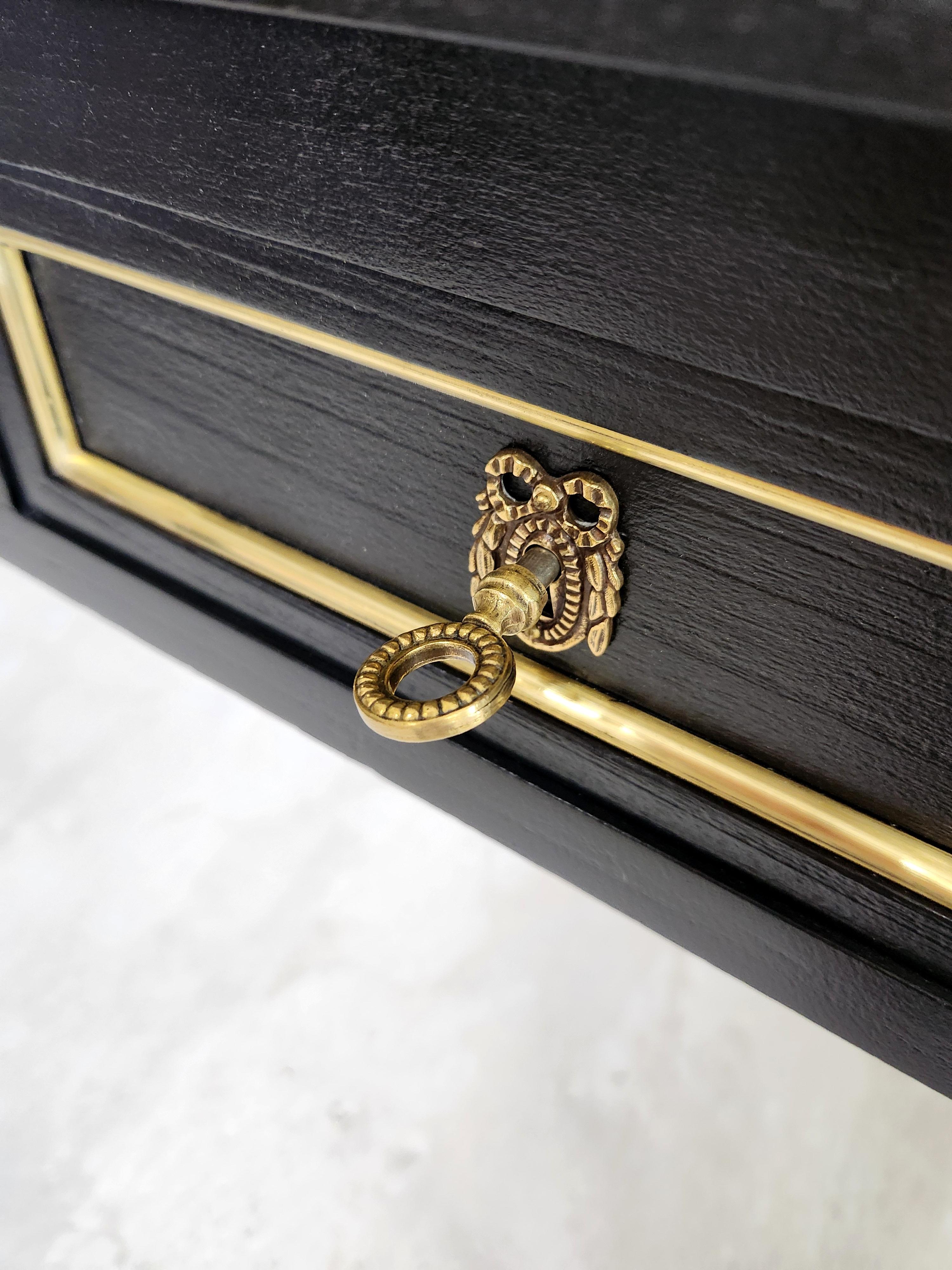 Francese Antico scrittoio Luigi XVI, pelle cognac, bronzo e ottone in vendita
