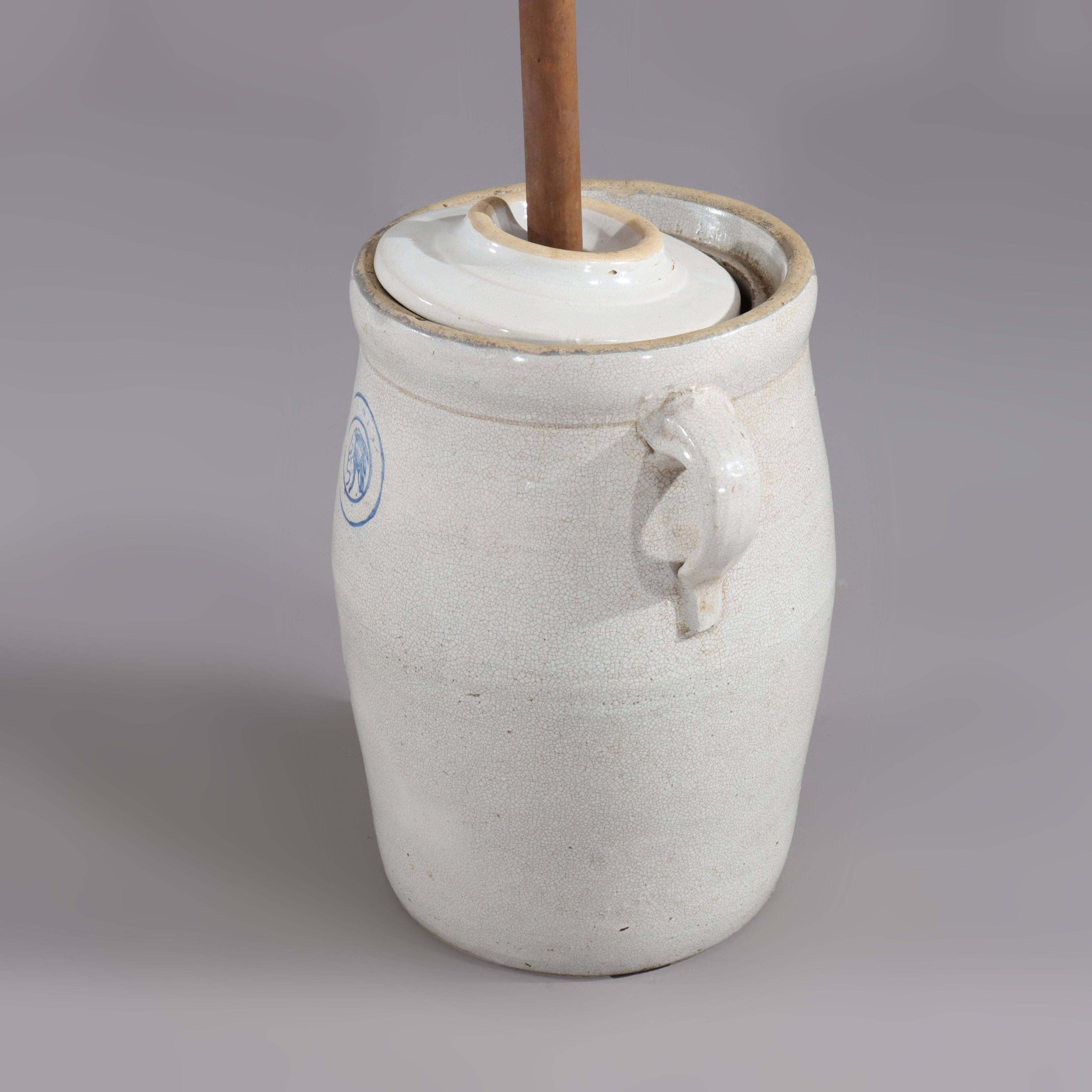 Antique Louisville Pottery Co. Baratte à beurre en grès bleu Cherokee Indian Head en vente 5