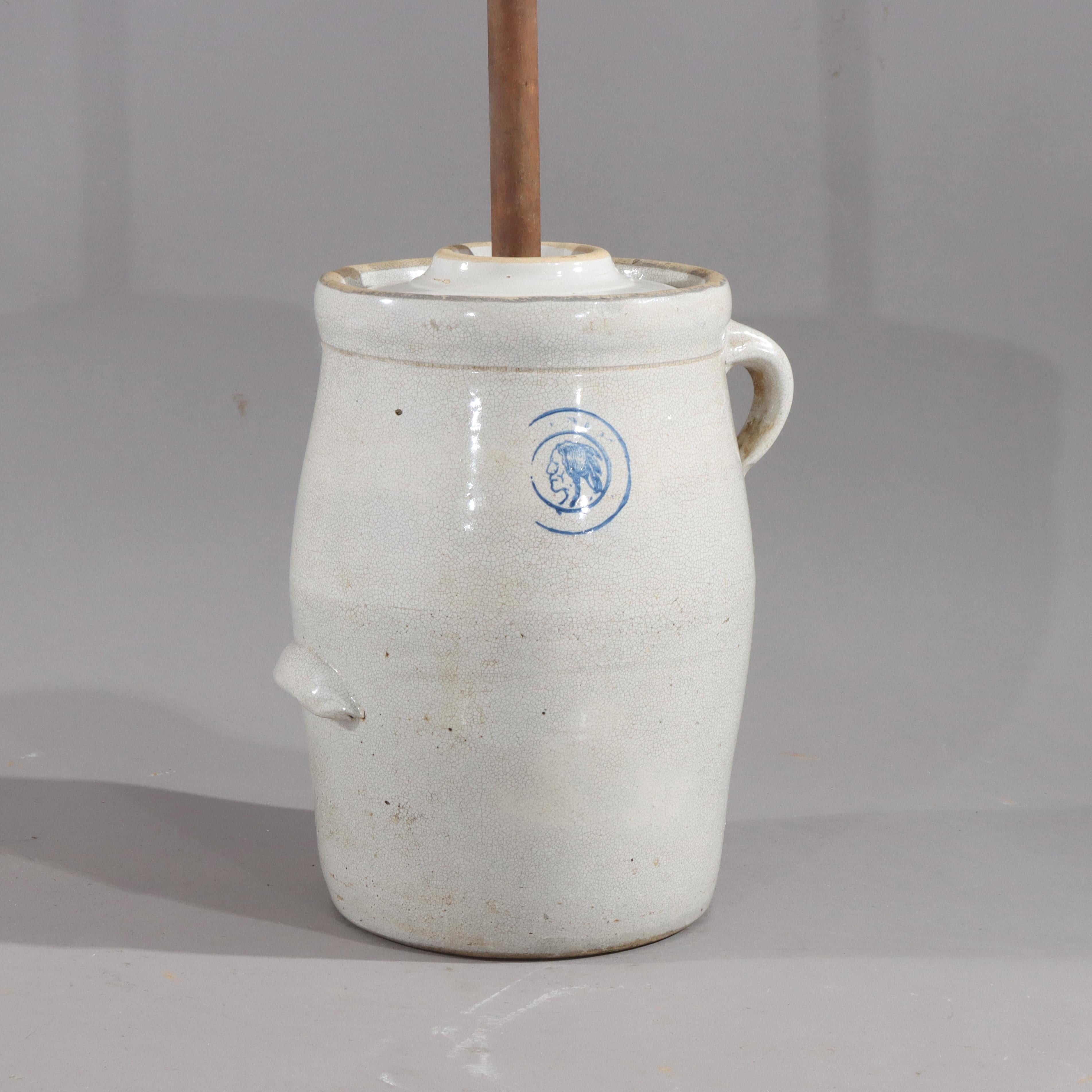 Antique Louisville Pottery Co. Baratte à beurre en grès bleu Cherokee Indian Head Bon état - En vente à Big Flats, NY