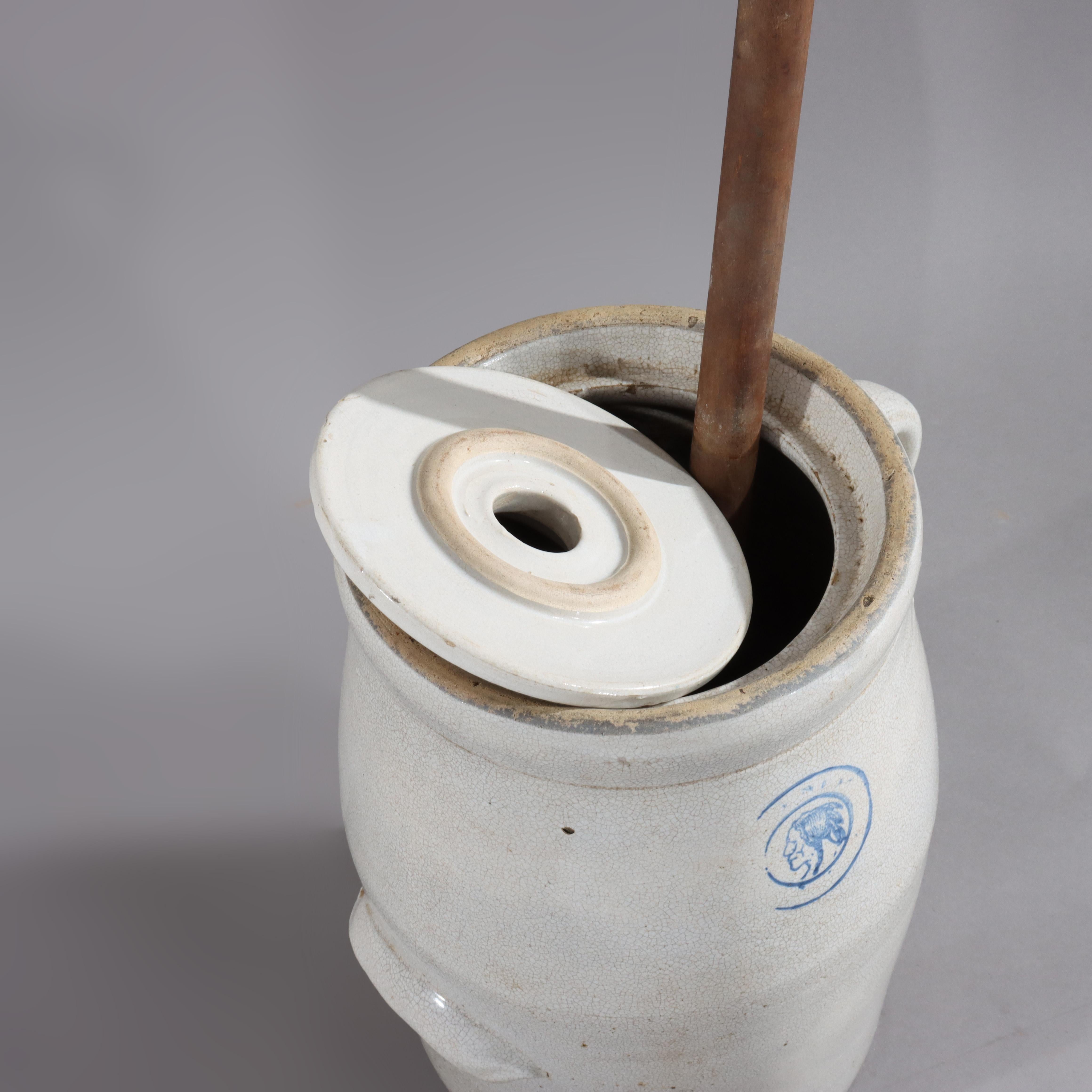 Antique Louisville Pottery Co. Baratte à beurre en grès bleu Cherokee Indian Head en vente 3