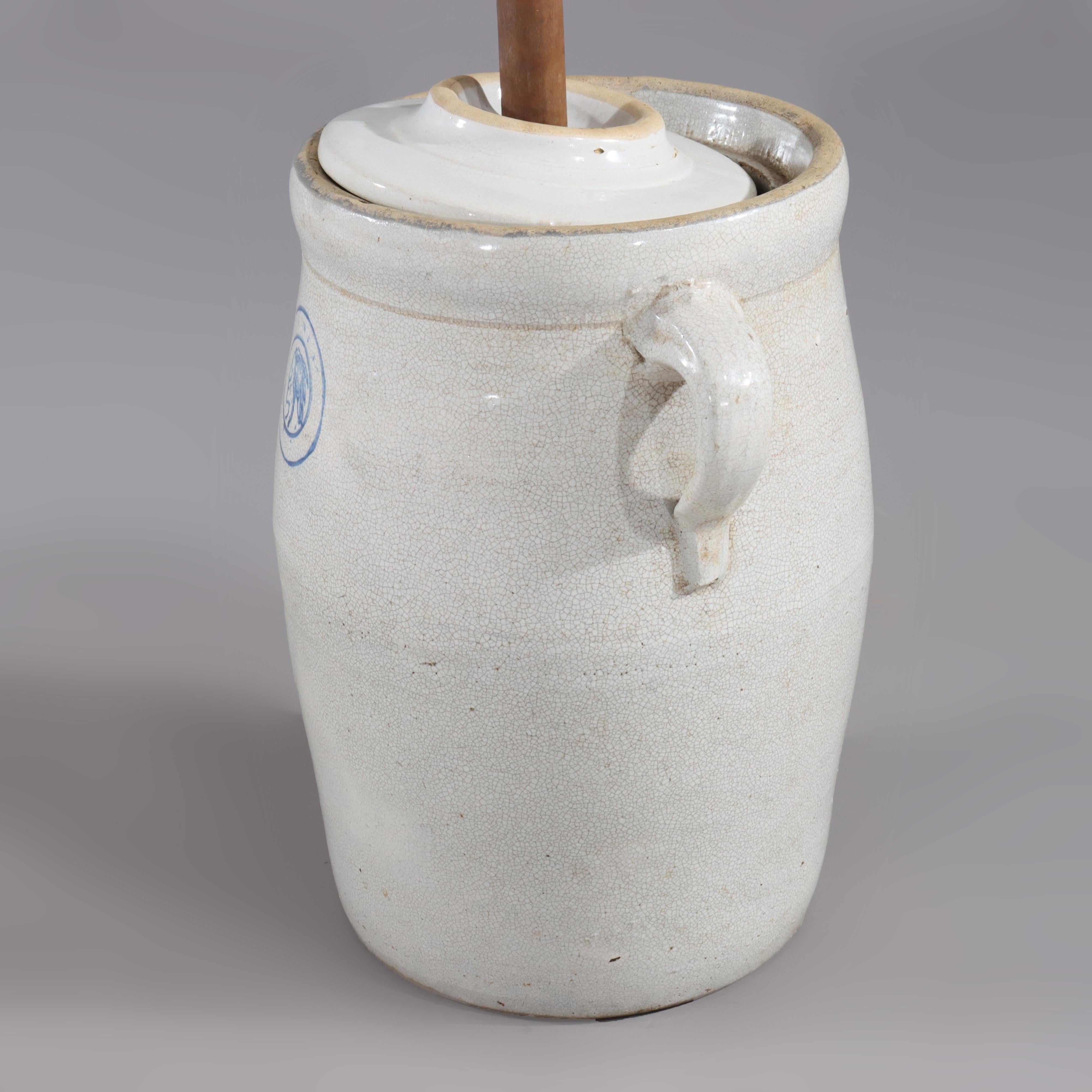 Antique Louisville Pottery Co. Baratte à beurre en grès bleu Cherokee Indian Head en vente 4