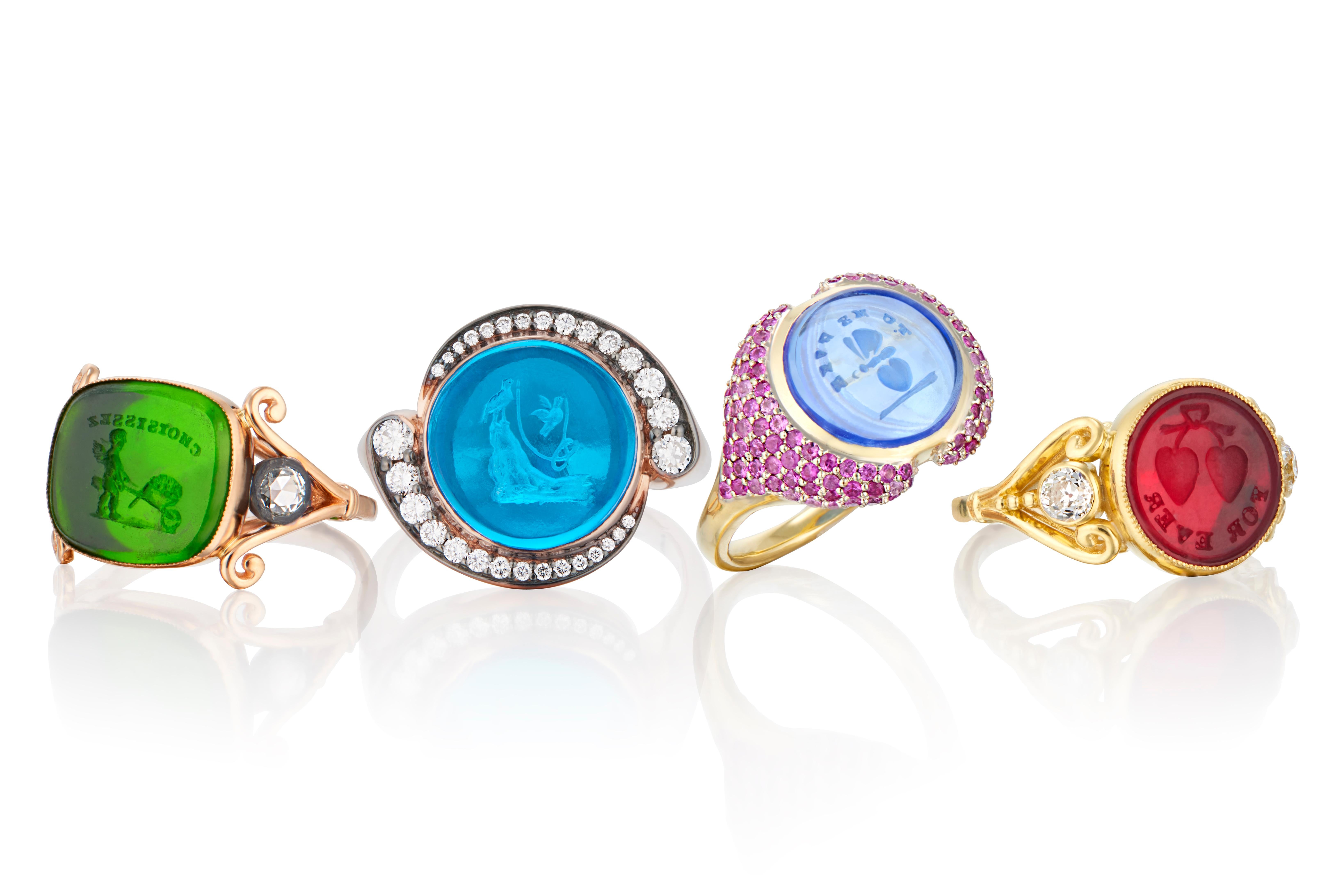 Anillo antiguo Love Intaglio & Rubí Contemporáneo en venta