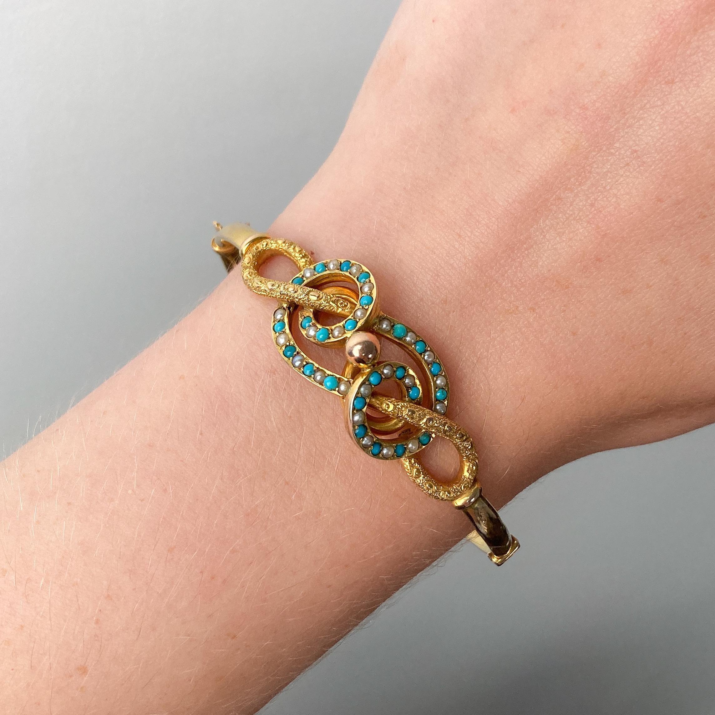 Bracciale antico con nodo d'amore in oro 9 ct. In condizioni buone in vendita a Lewisburg, PA