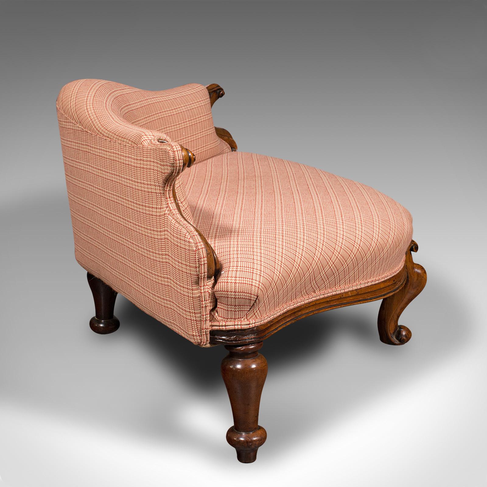 Antiker Love-Sitz, englisch, Nussbaum, Duet Bench, Hundebett, kleines Sofa, viktorianisch (Frühviktorianisch) im Angebot