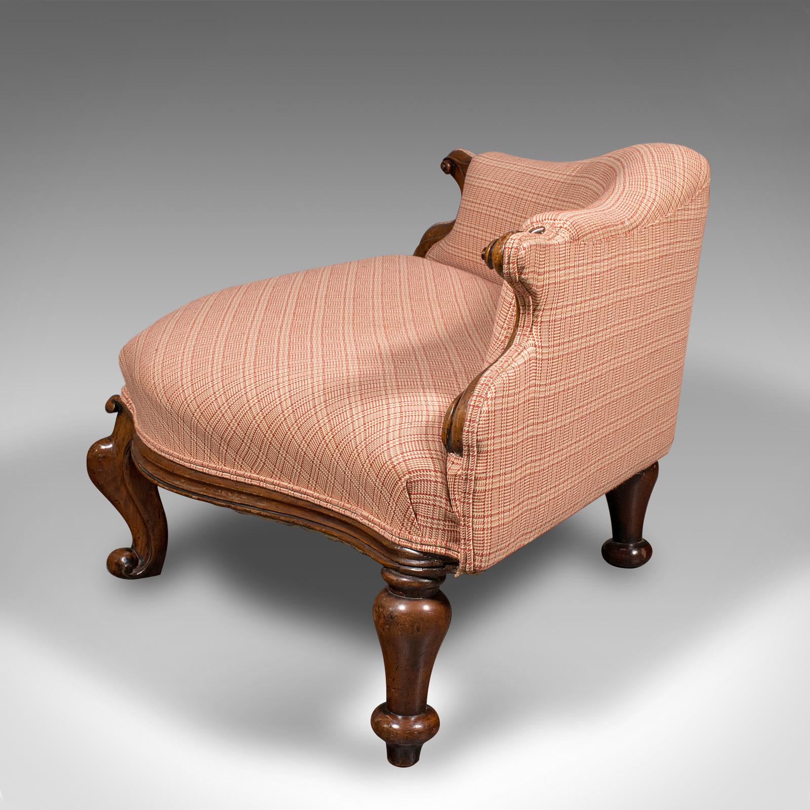 Antiker Love-Sitz, englisch, Nussbaum, Duet Bench, Hundebett, kleines Sofa, viktorianisch (Britisch) im Angebot