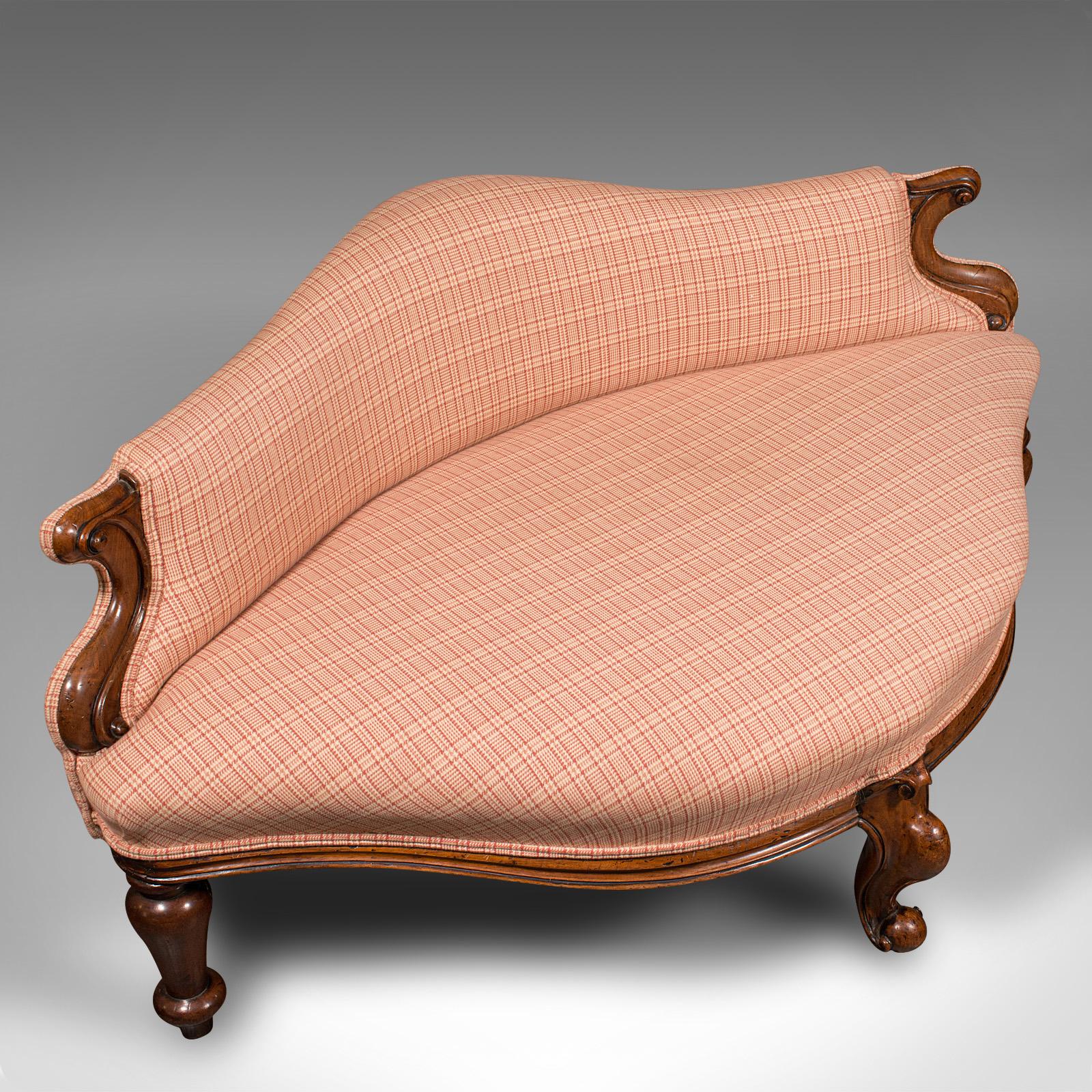 Antiker Love-Sitz, englisch, Nussbaum, Duet Bench, Hundebett, kleines Sofa, viktorianisch (19. Jahrhundert) im Angebot