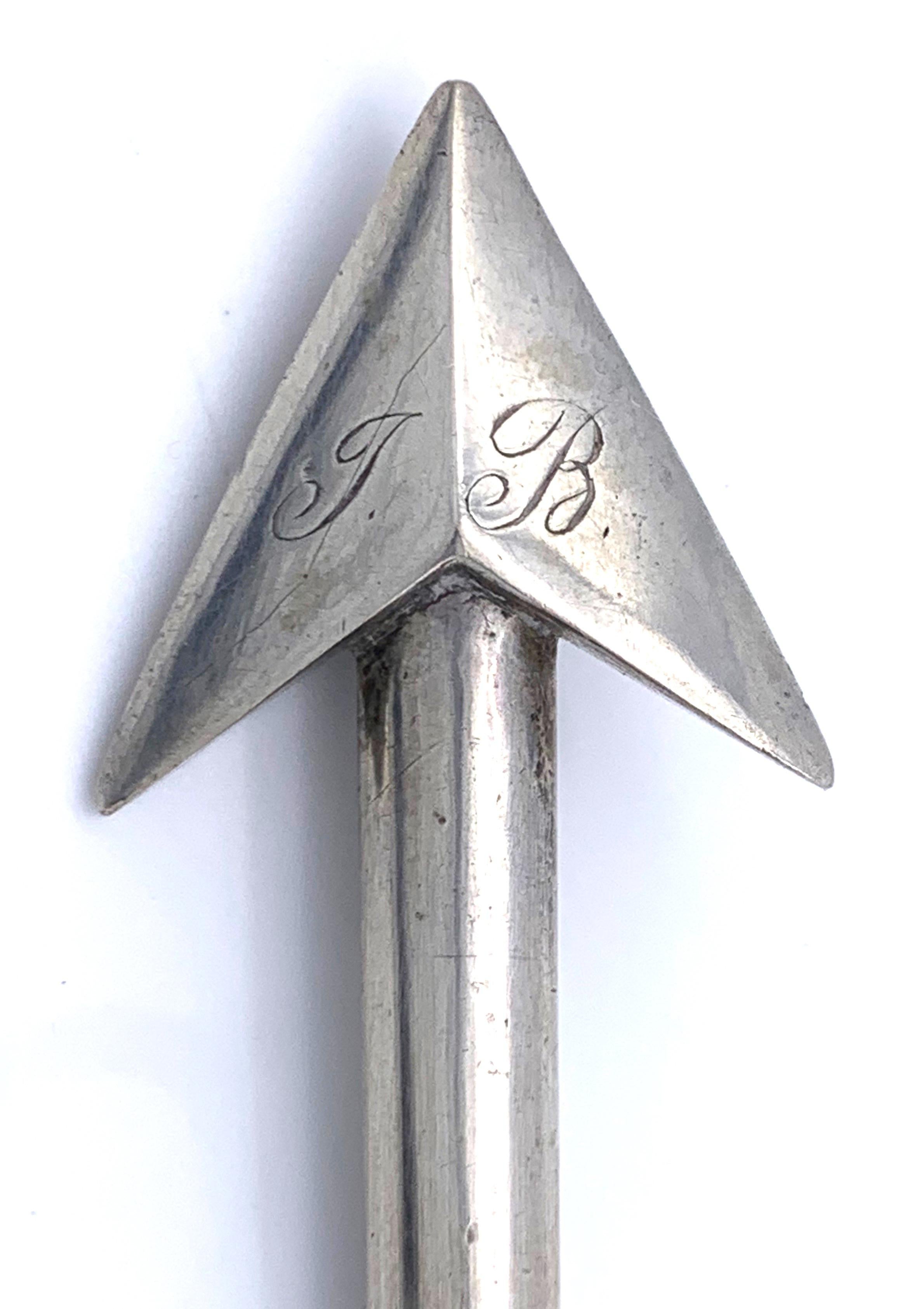 Highly unusual knitting needle case in the shape of Amor´s arrow made in silver. Amor´s arrow was a strong love symbol right through the centuries continuing into the 19th century. This very rare item dates from the 1st quarter of the 19th century