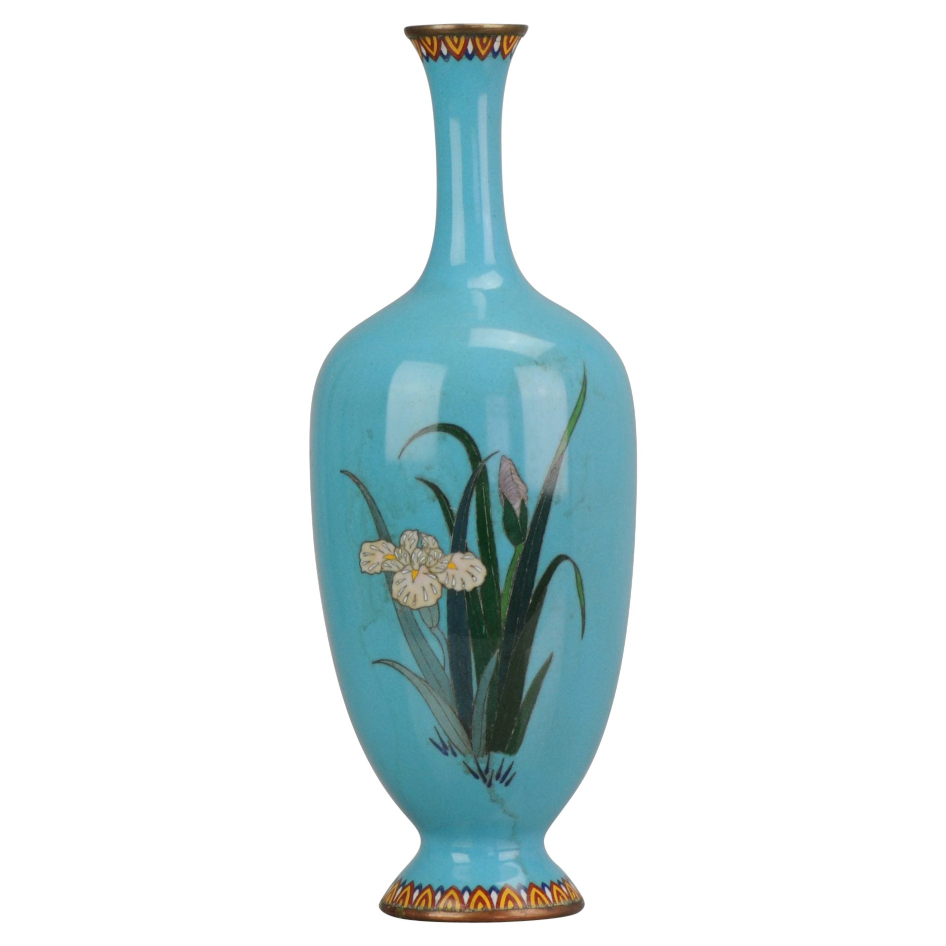 Precioso Jarrón Japonés Antiguo de Cloisonné de Bronce del Periodo Meiji Flores, Siglo XIX