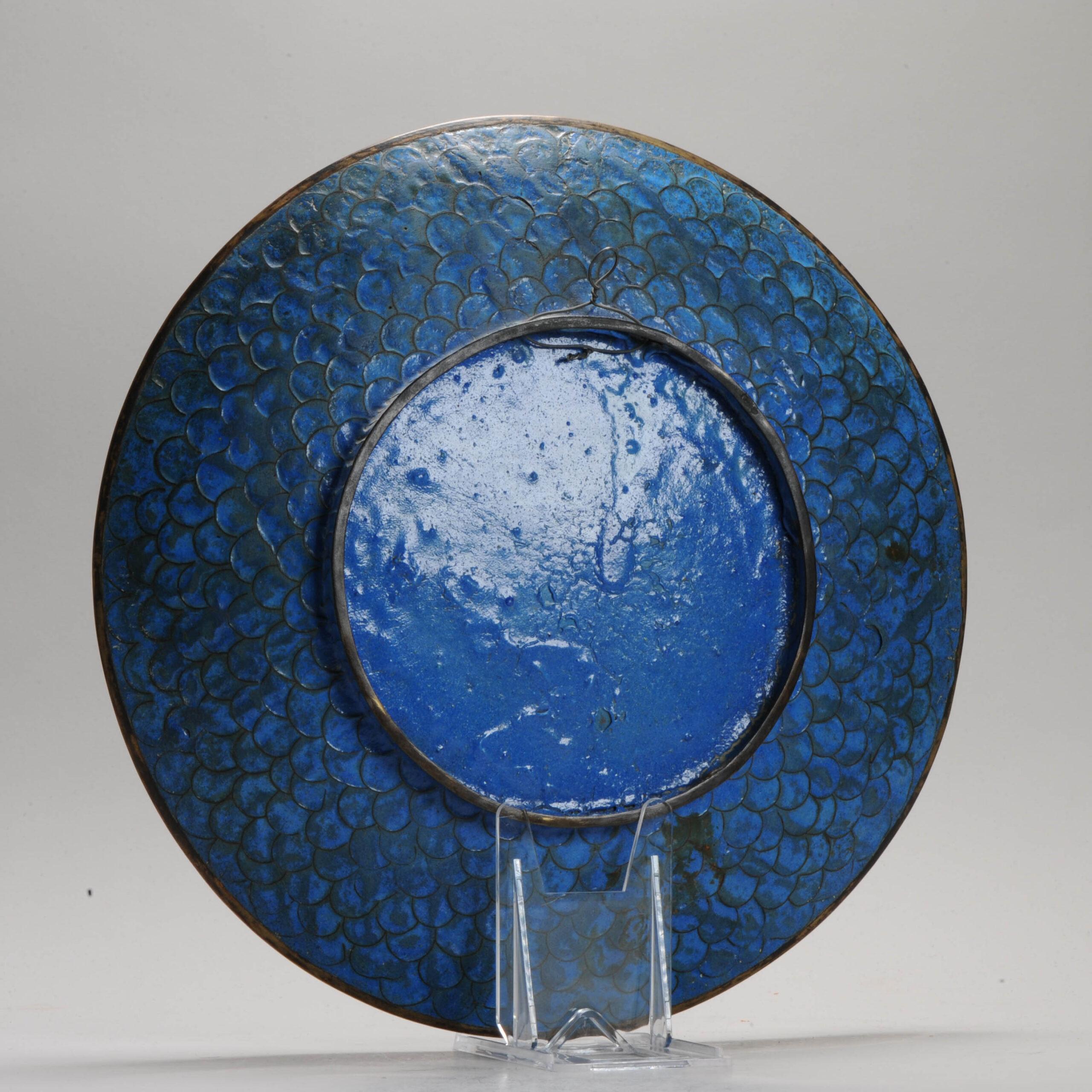 Meiji Antico e grazioso piatto da parete giapponese Millefiori Fiori di bronzo Cloisonne, 19° C. in vendita