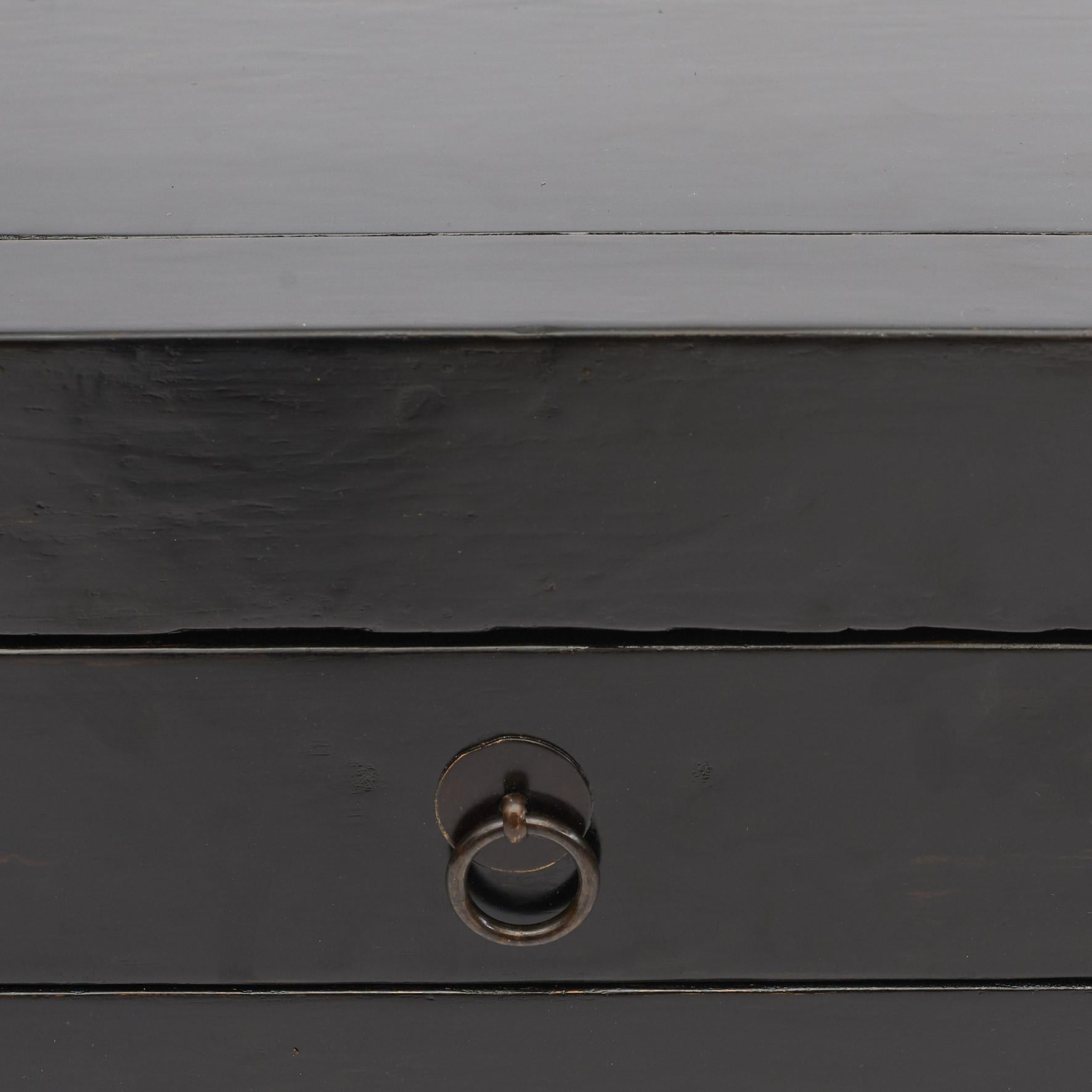 Antique Low Black Lacquer Chinese Kang Cabinet, Double Doors and 4 Drawers In Good Condition In Kastrup, DK