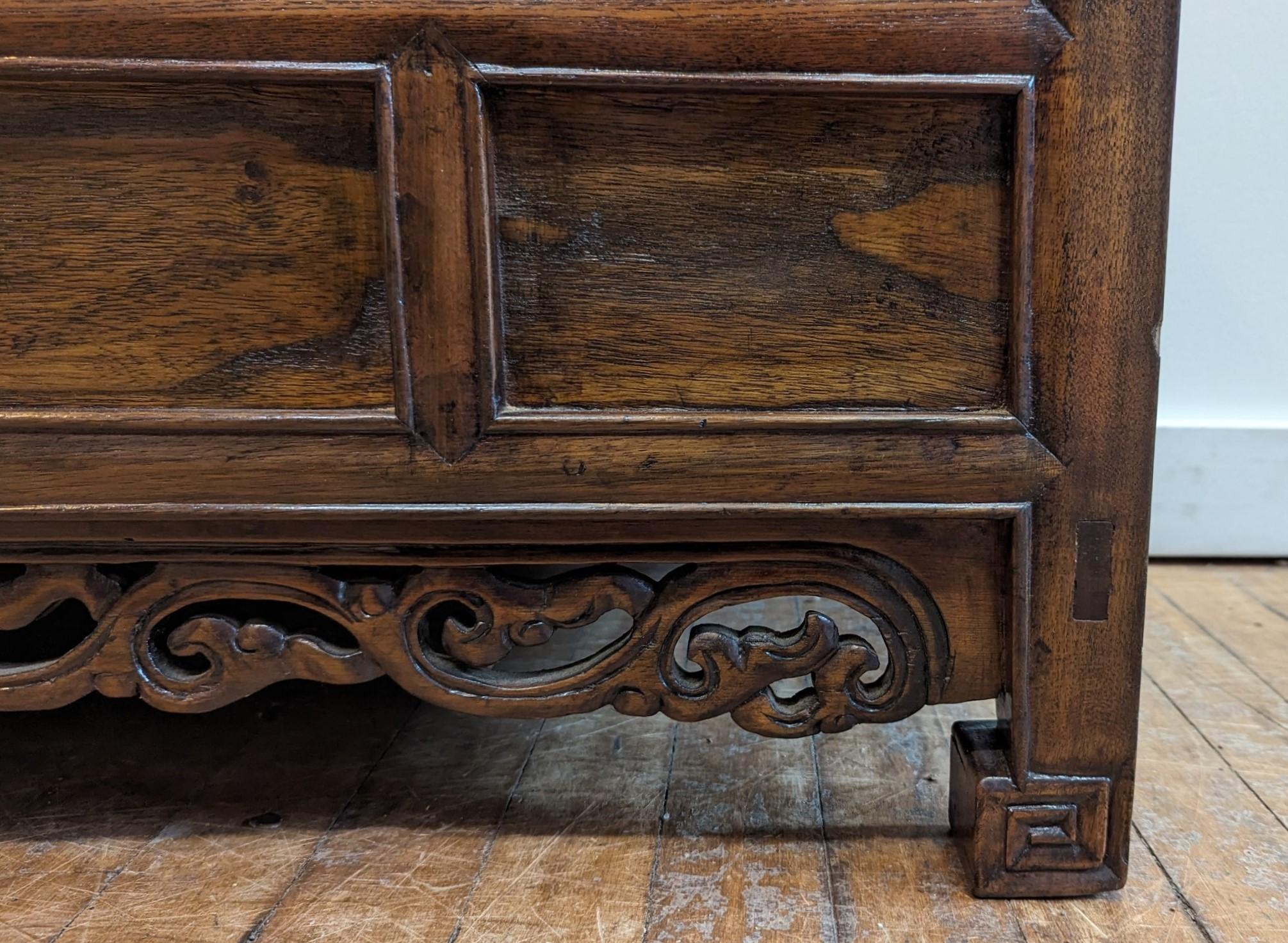 Table basse antique Coffer en vente 2