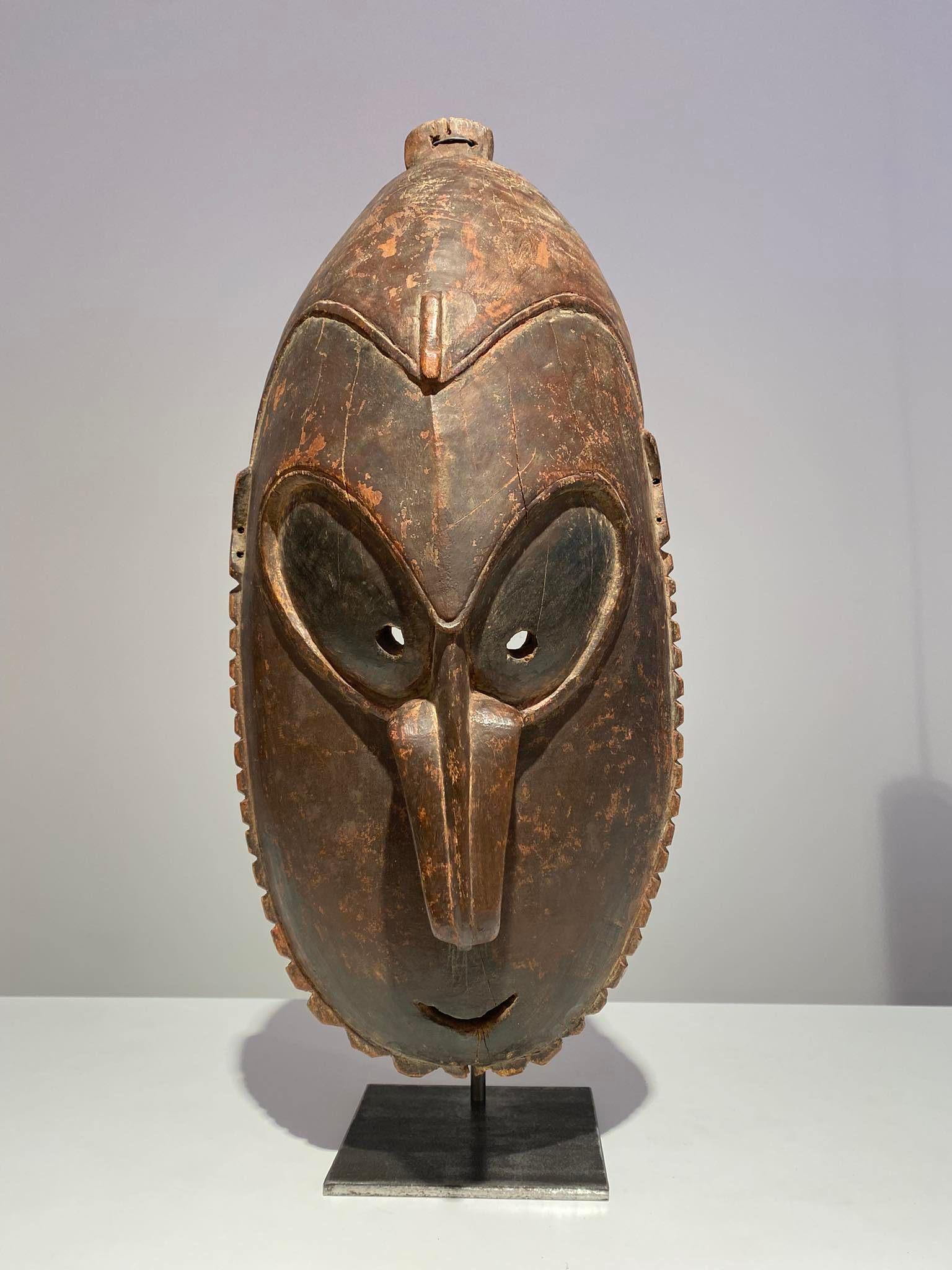 Tribal Antique Lower Sepik brag type mask Papua New Guinea Murik Lakes Ramu Oceanic For Sale