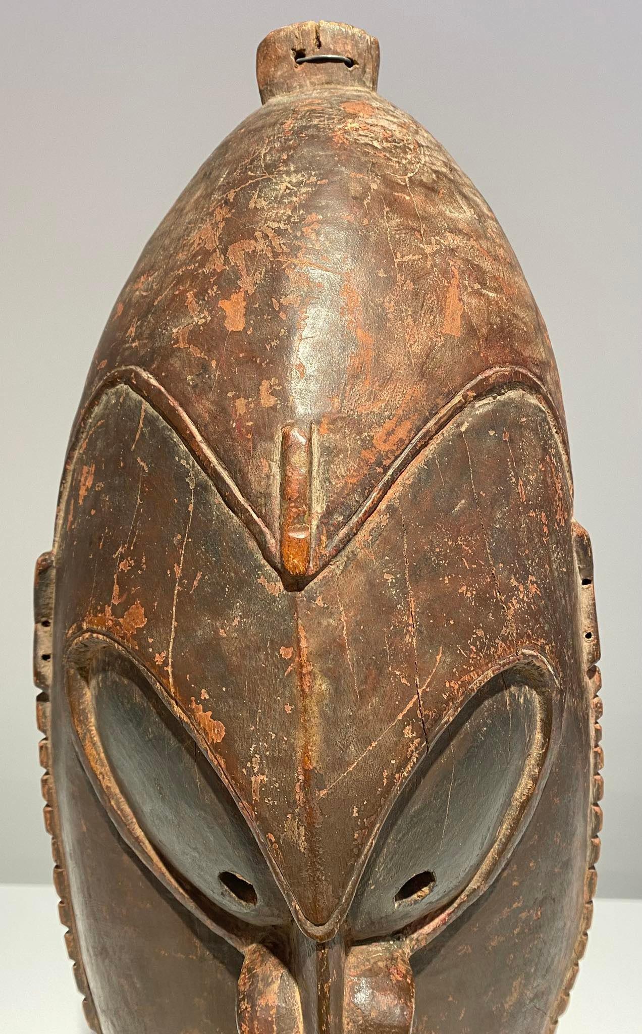 Antique Lower Sepik brag type mask Papua New Guinea Murik Lakes Ramu Oceanic In Good Condition For Sale In Leuven, BE