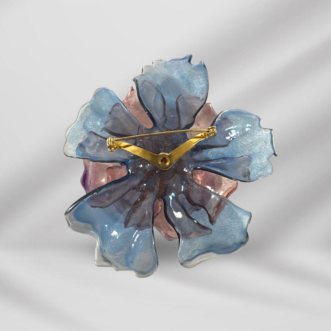 Antique Lucite Flower Brooch from the 1800s In Excellent Condition In Jacksonville, FL
