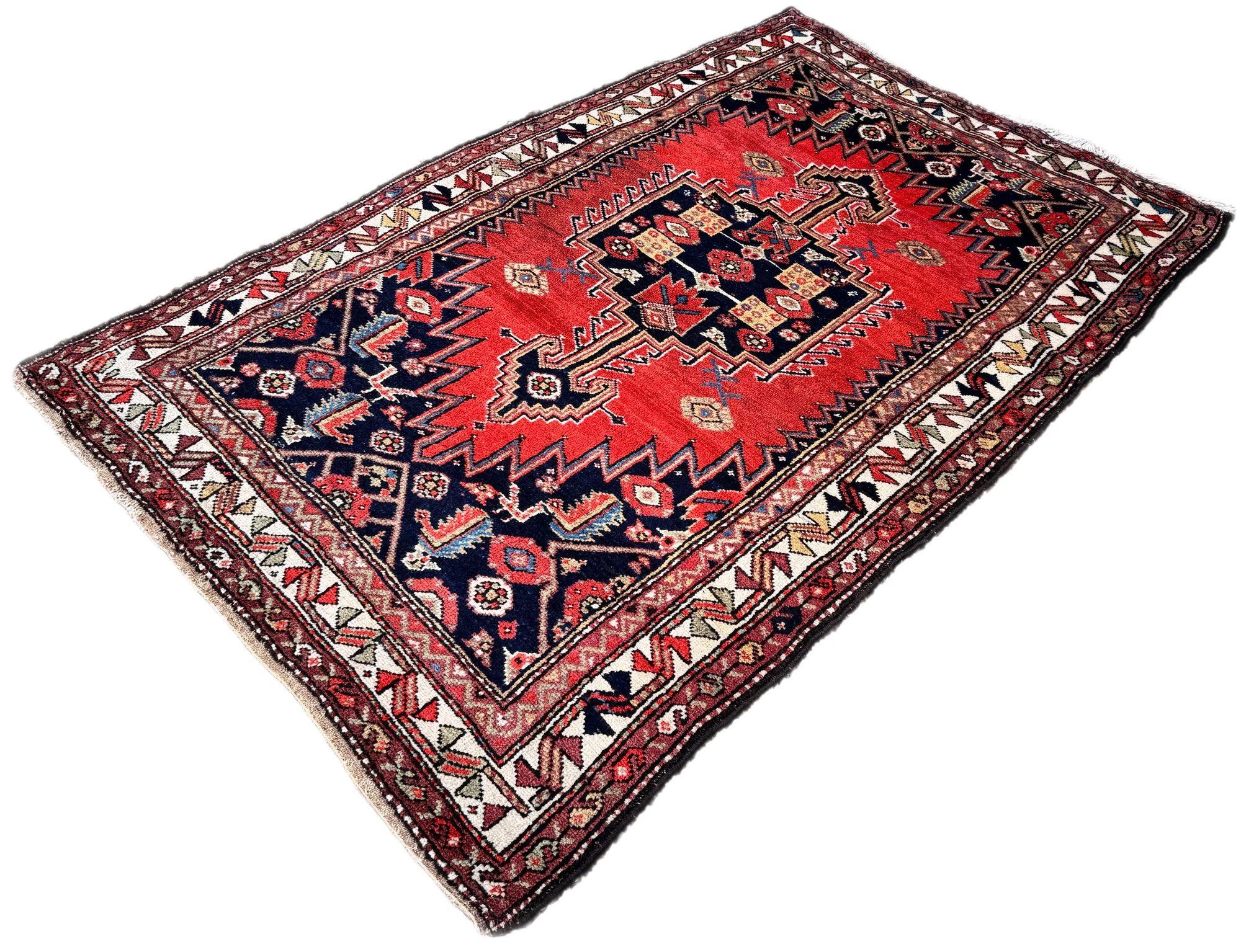 Antiker Luri-Teppich 1,97 m x 1,30 m, antik im Zustand „Gut“ im Angebot in St. Albans, GB