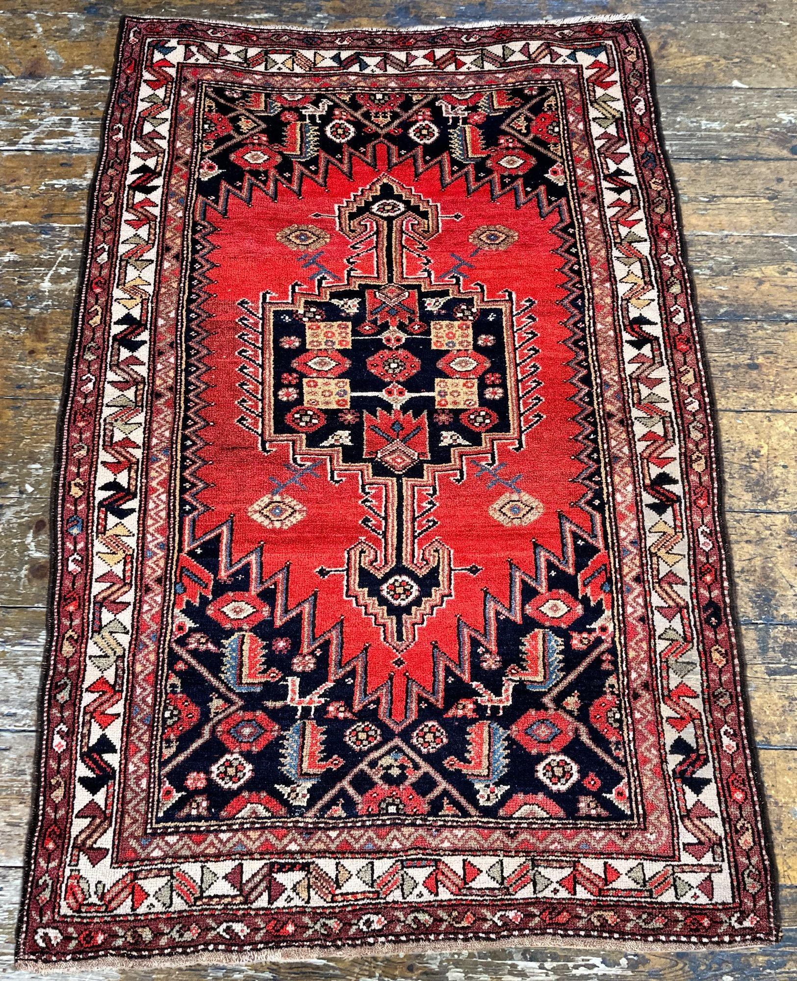Antiker Luri-Teppich 1,97 m x 1,30 m, antik (Frühes 20. Jahrhundert) im Angebot
