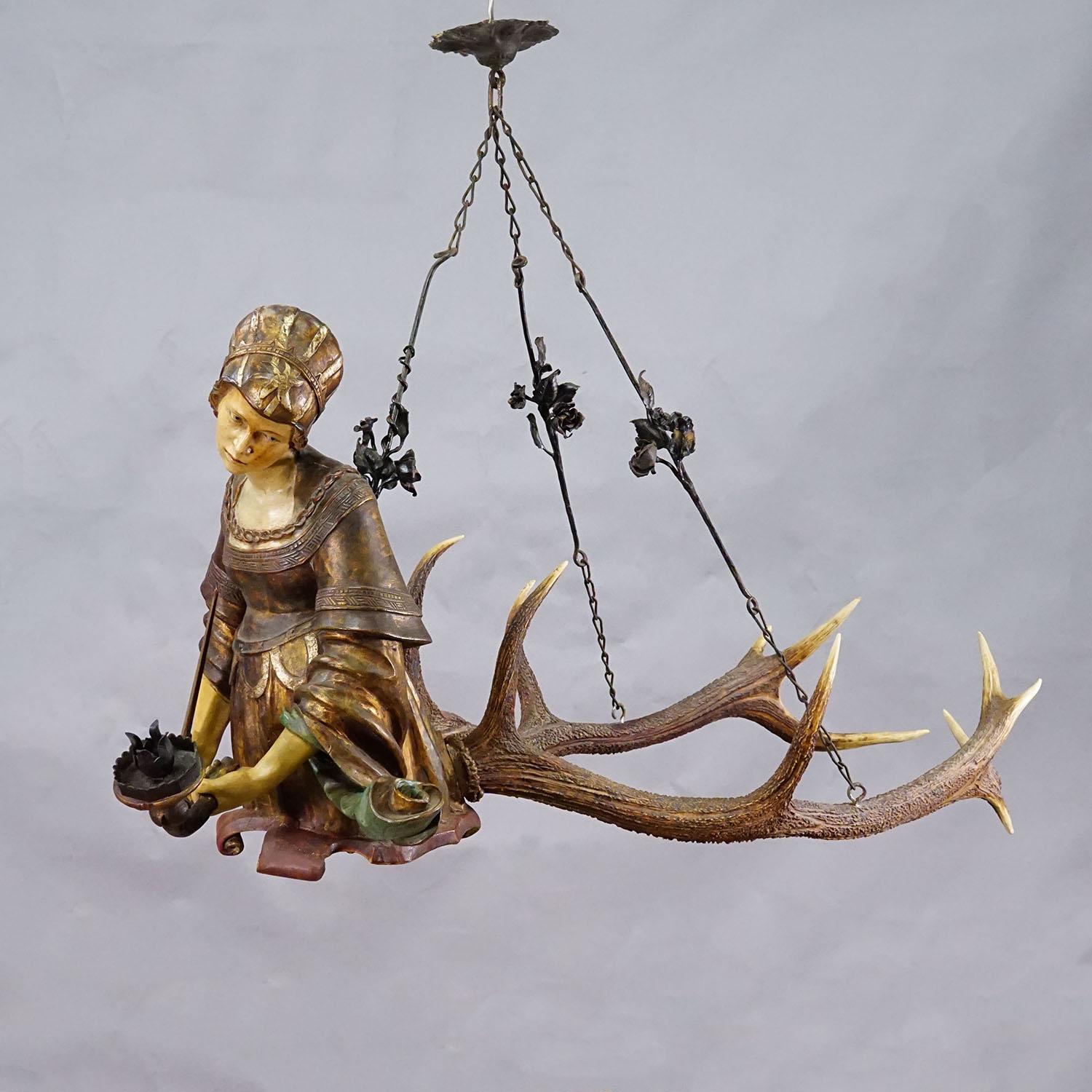 Antique Lusterweibchen Depicting Lucretia, Germany 1900

An impressive antique chandelier depicting Saint Lucretia, the Roman heroine who turns the dagger against herself and commits suicide after she has been violated. The archetype of this luster
