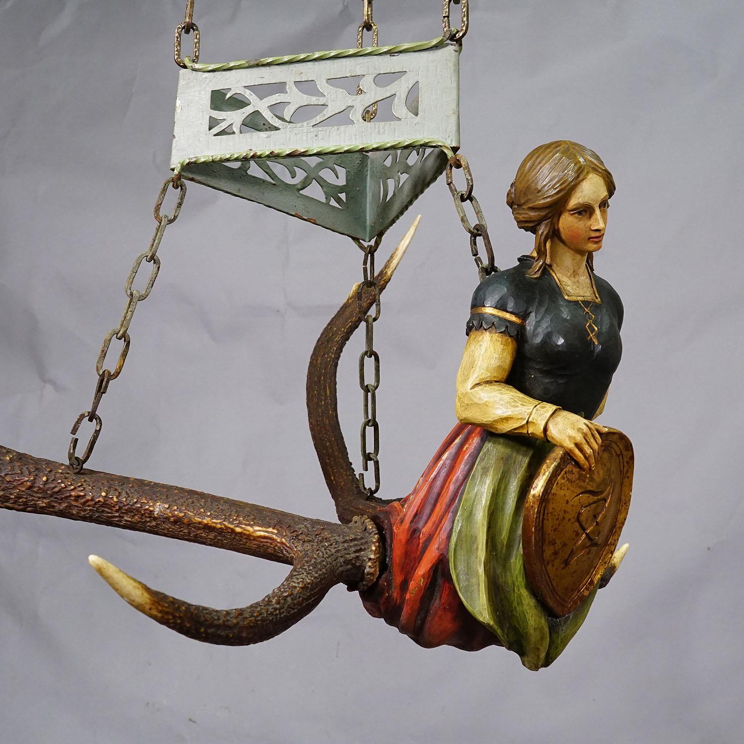 Antikes Lusterweibchen einer viktorianischen Dame, um 1920 im Zustand „Gut“ im Angebot in Berghuelen, DE