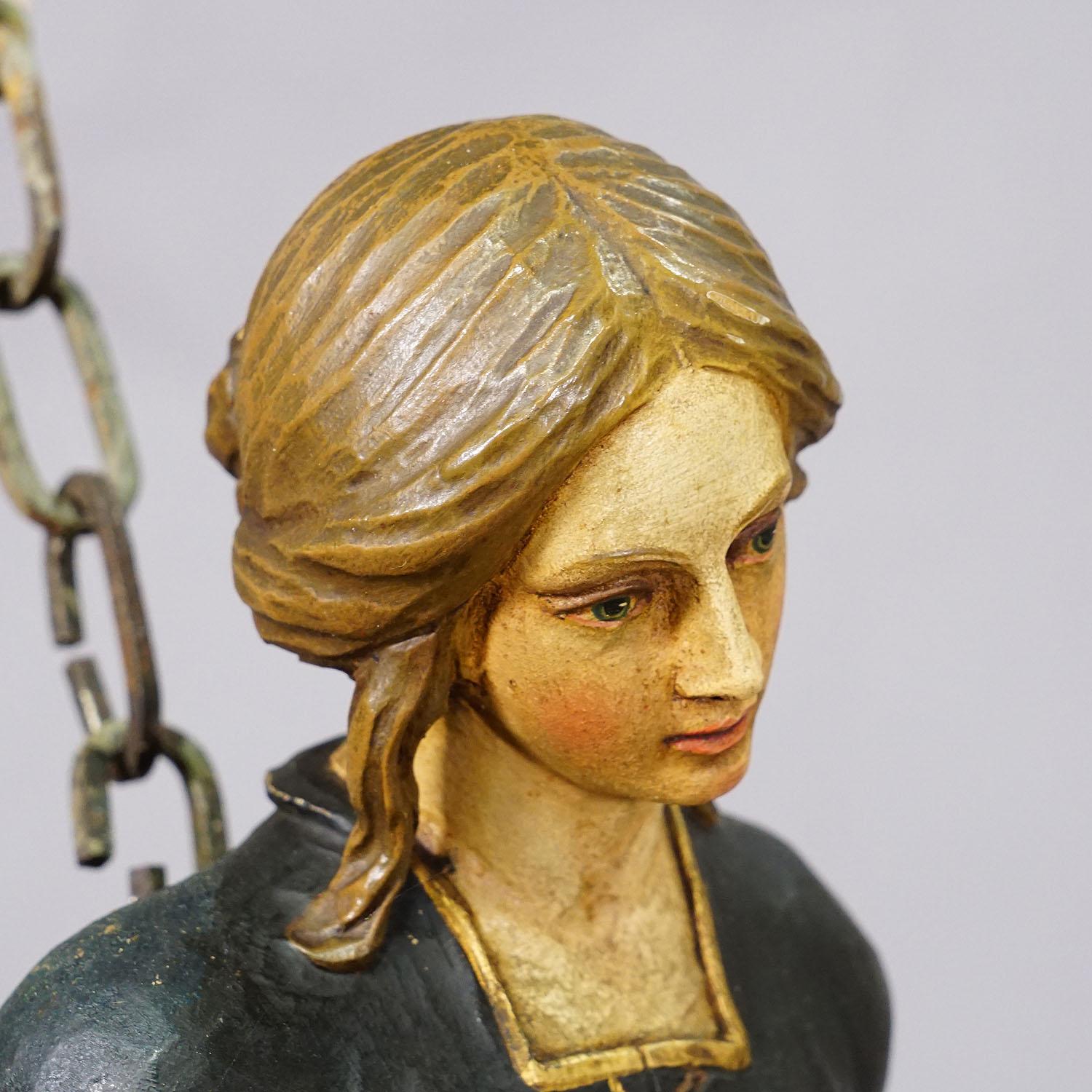 Antikes Lusterweibchen einer viktorianischen Dame, um 1920 (Eisen) im Angebot