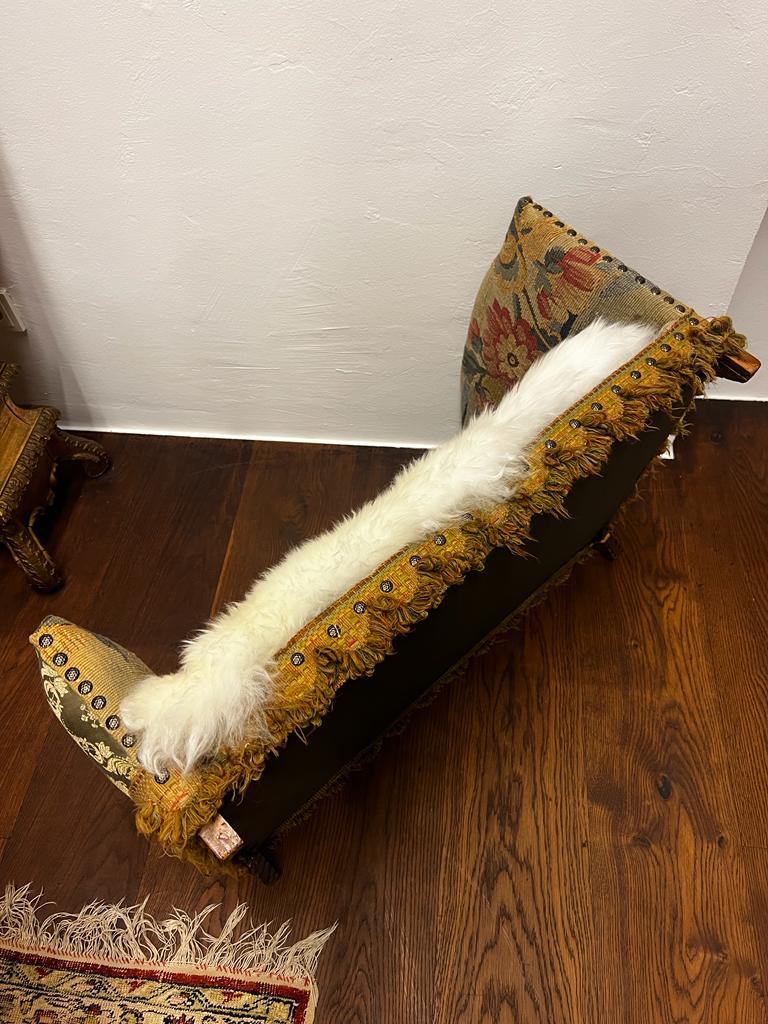 Antique Luxurious Late 18th Century Royal Dog Bed with French Tapestry and Silk In Good Condition For Sale In Doha, QA
